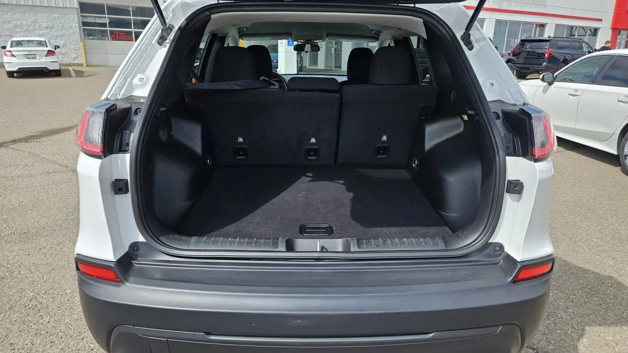 Jeep Cherokee снимка Jeep Cherokee