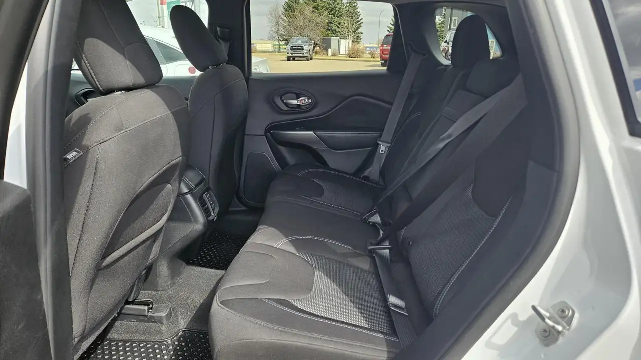 Jeep Cherokee снимка Jeep Cherokee