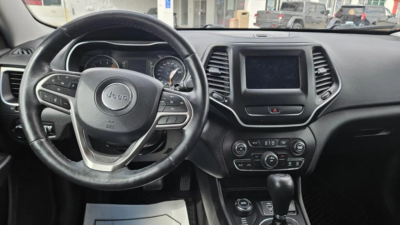 Jeep Cherokee снимка Jeep Cherokee