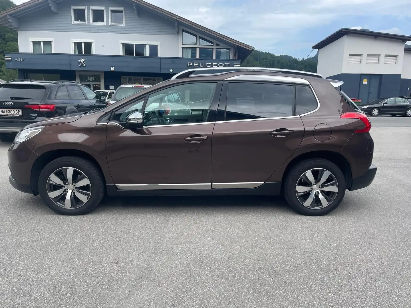 Peugeot 2008 2008 1,6 e-HDi 115 FAP Allure Allure Braun - 2