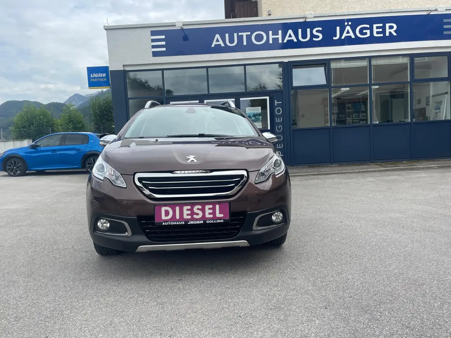 Peugeot 2008 2008 1,6 e-HDi 115 FAP Allure Allure Braun - 1