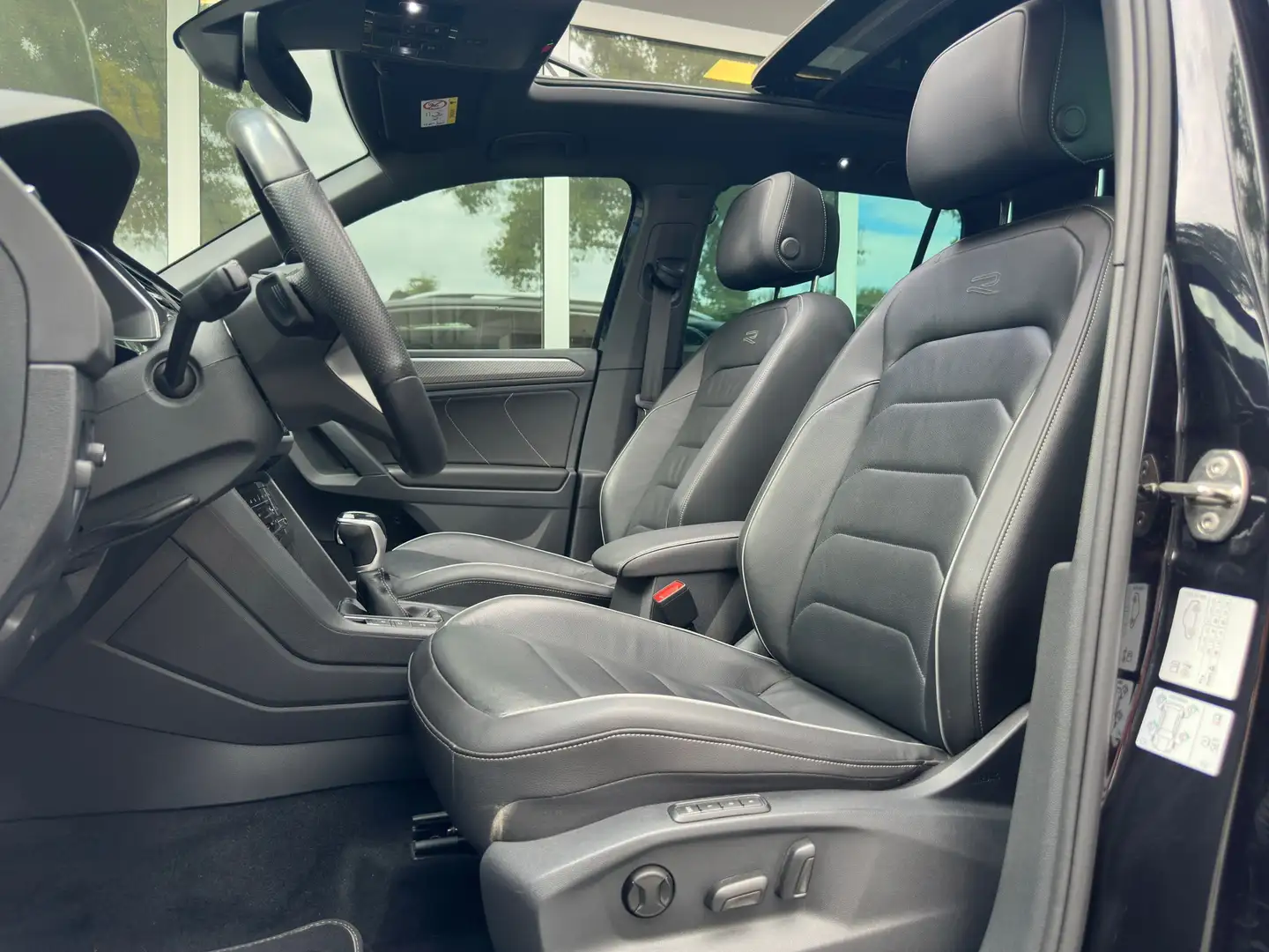 Volkswagen Tiguan 1.4 TSI eHybrid R-Line Panoramadak Memory seat Schwarz - 2