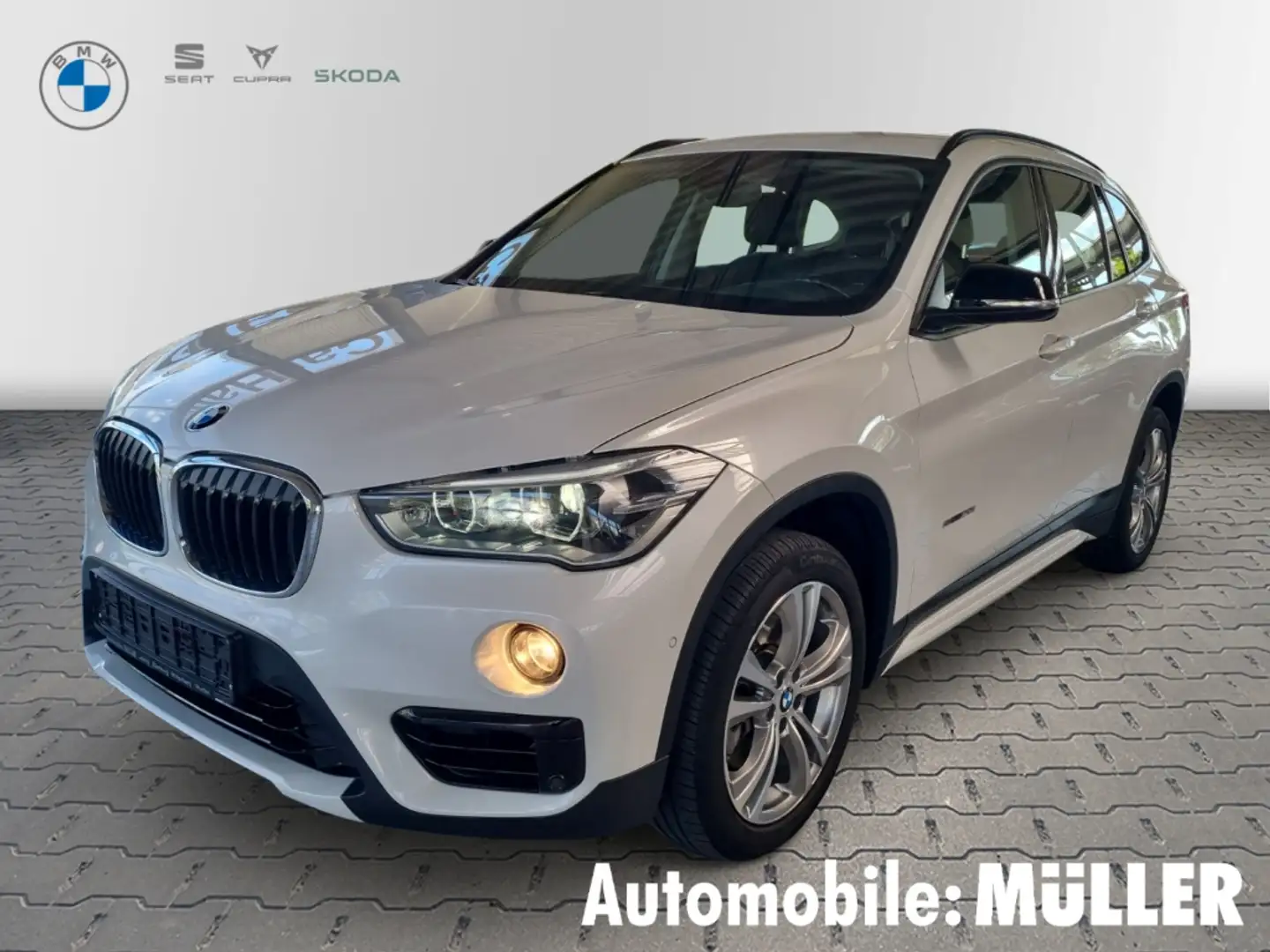 BMW X1 sDrive 20 i Sport Line AHK-abnehmbar Navi LED El. Blanc - 1