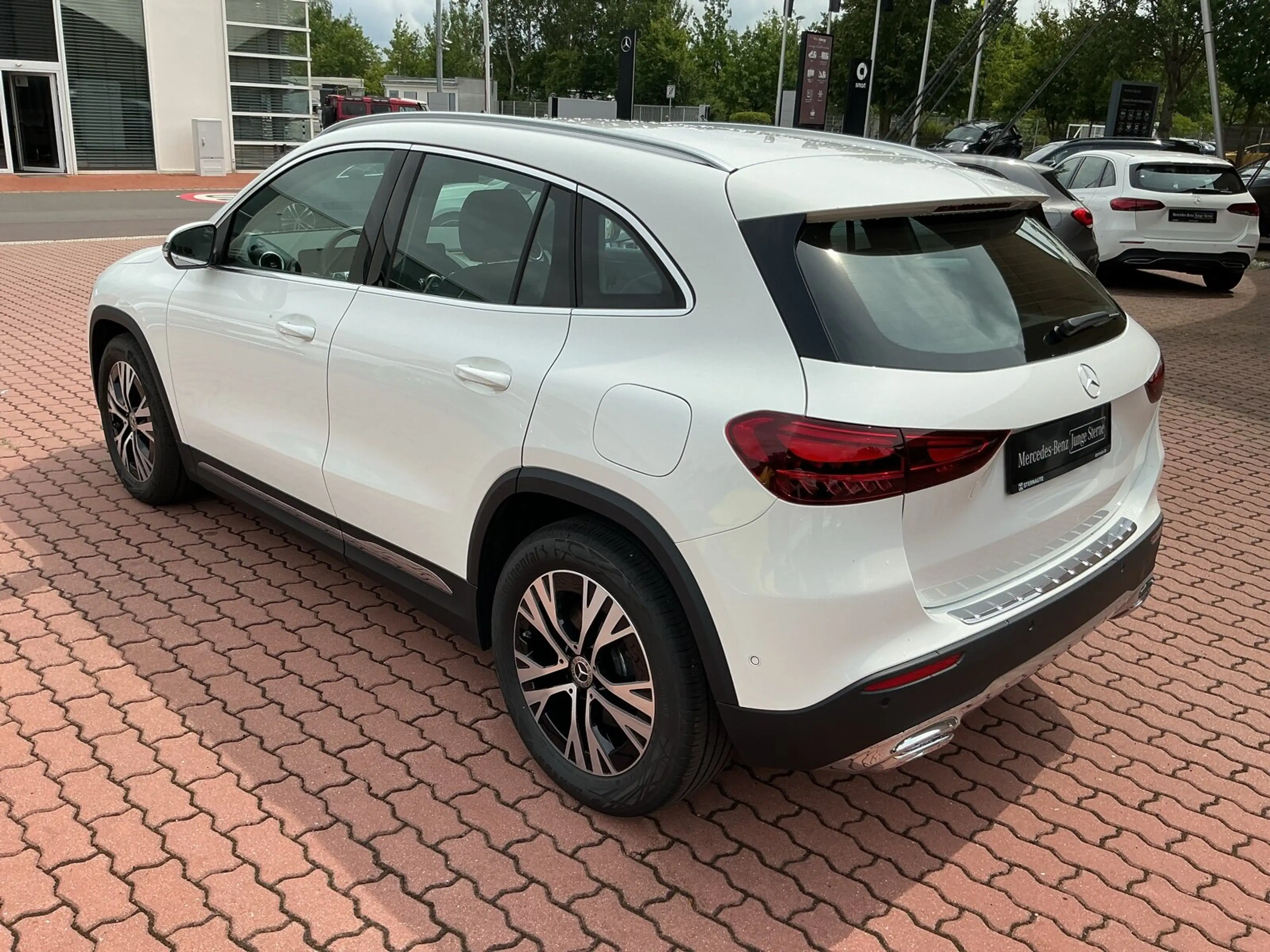 Mercedes-Benz GLA 220 GLA 220 4M Progr Advanced RüKam LED Distro AHK — photo 6