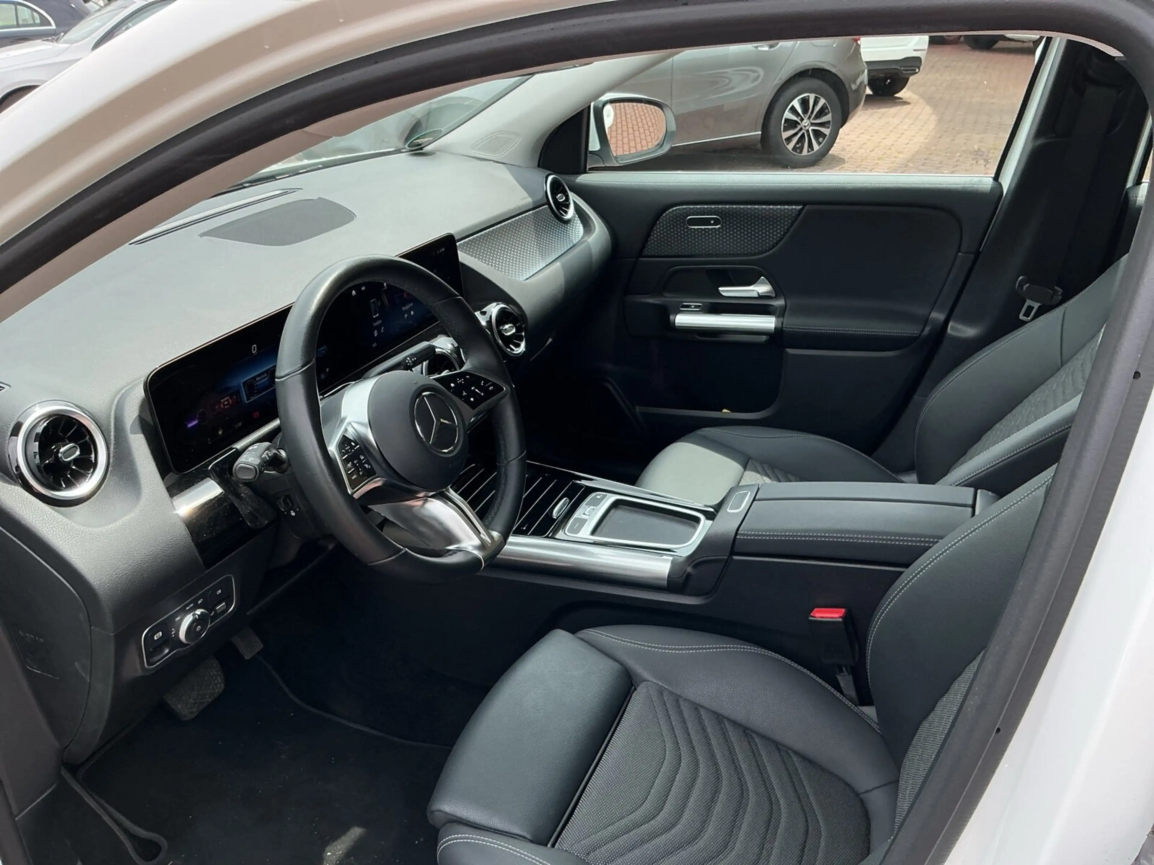 Mercedes-Benz GLA 220 GLA 220 4M Progr Advanced RüKam LED Distro AHK — photo 9