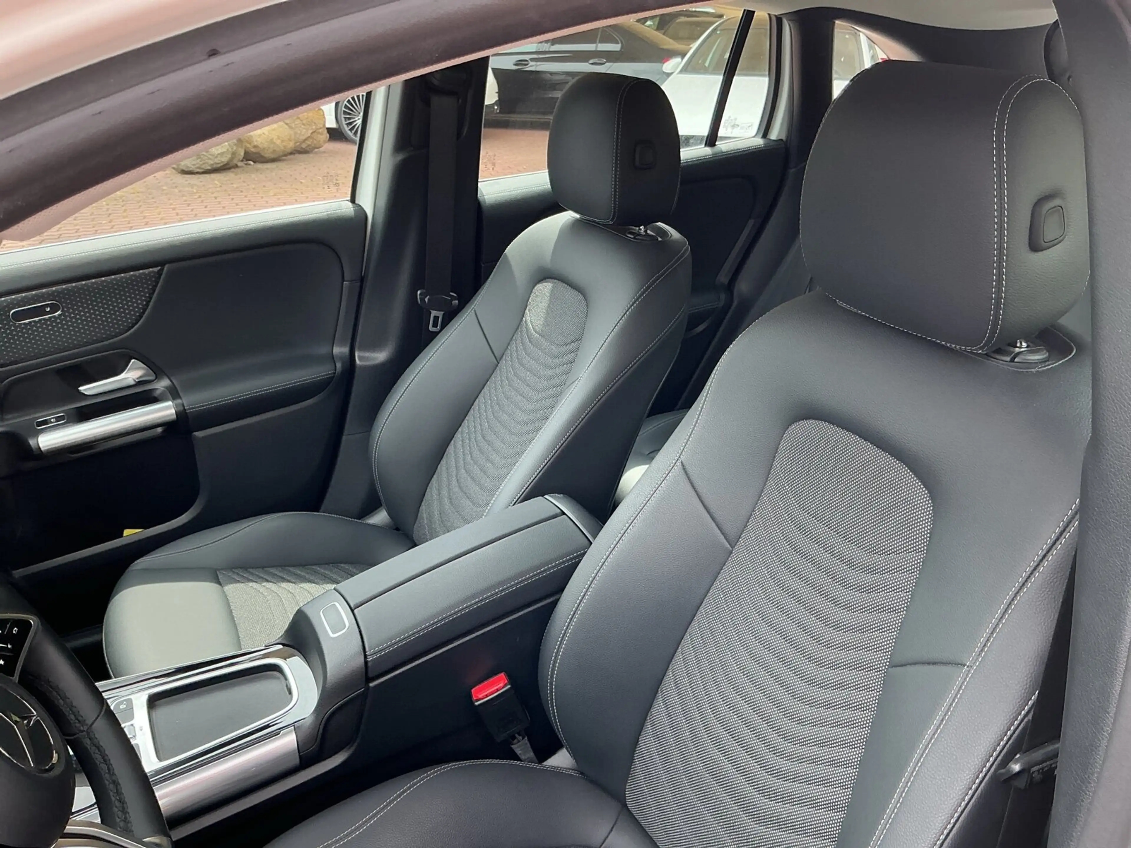 Mercedes-Benz GLA 220 GLA 220 4M Progr Advanced RüKam LED Distro AHK — photo 10