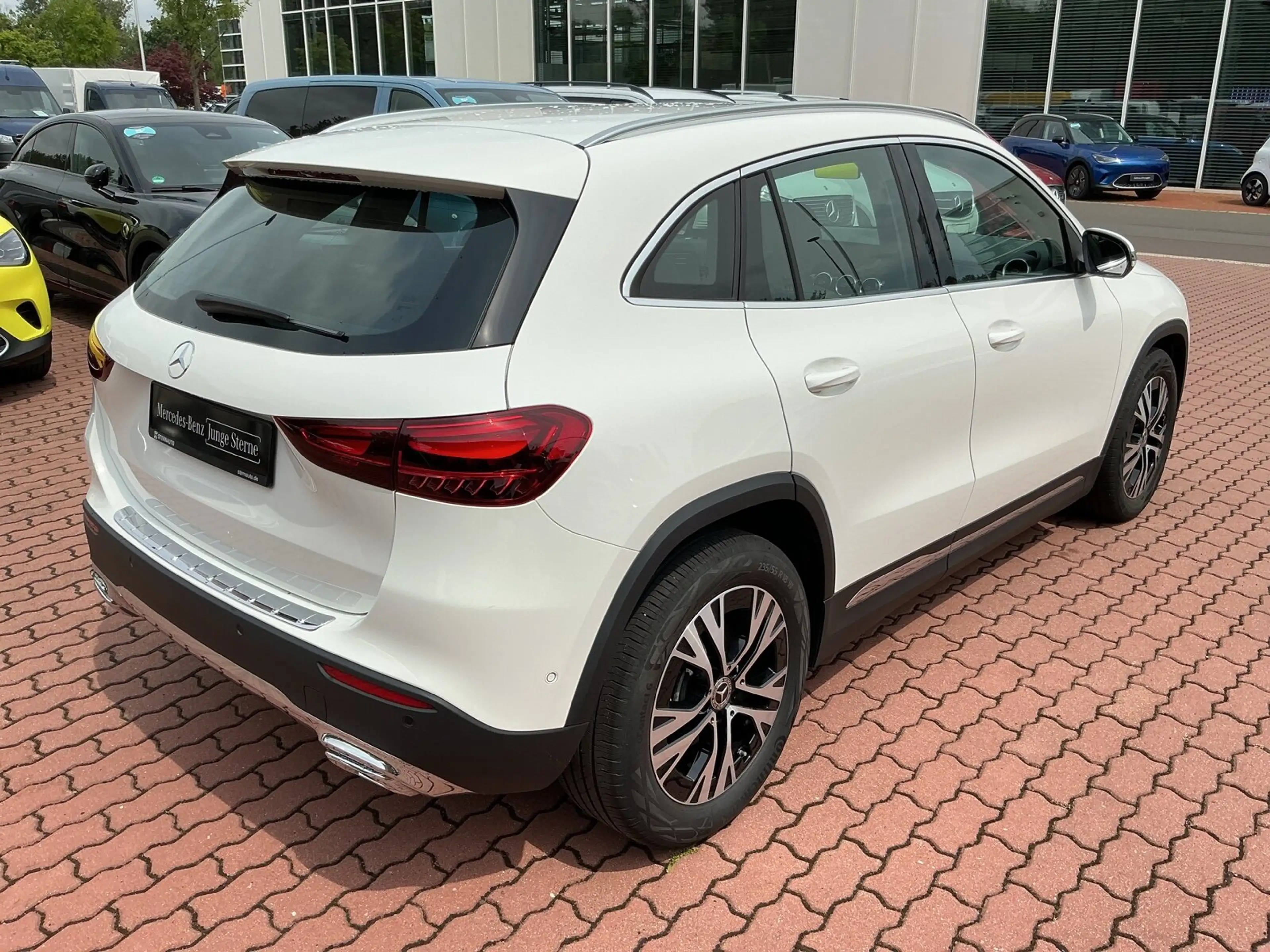 Mercedes-Benz GLA 220 GLA 220 4M Progr Advanced RüKam LED Distro AHK — photo 4
