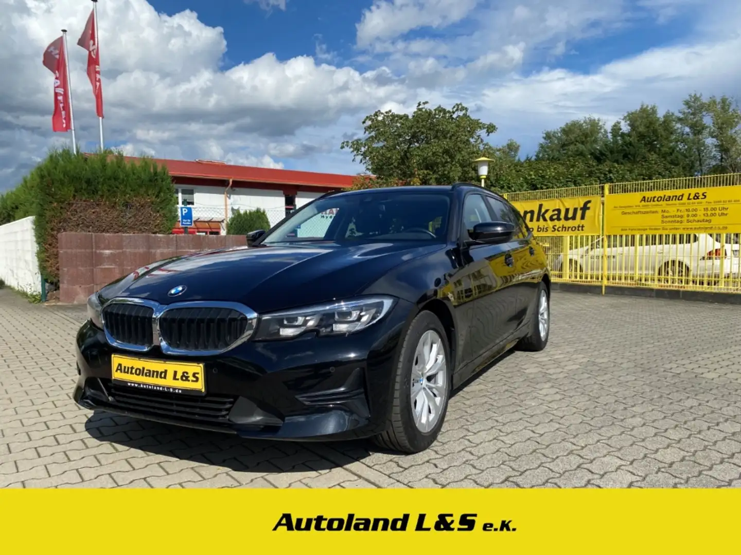 BMW 318 d Advantage Touring,LED,PDC,SH,1.Hand,Navi,Alus,WK Schwarz - 1