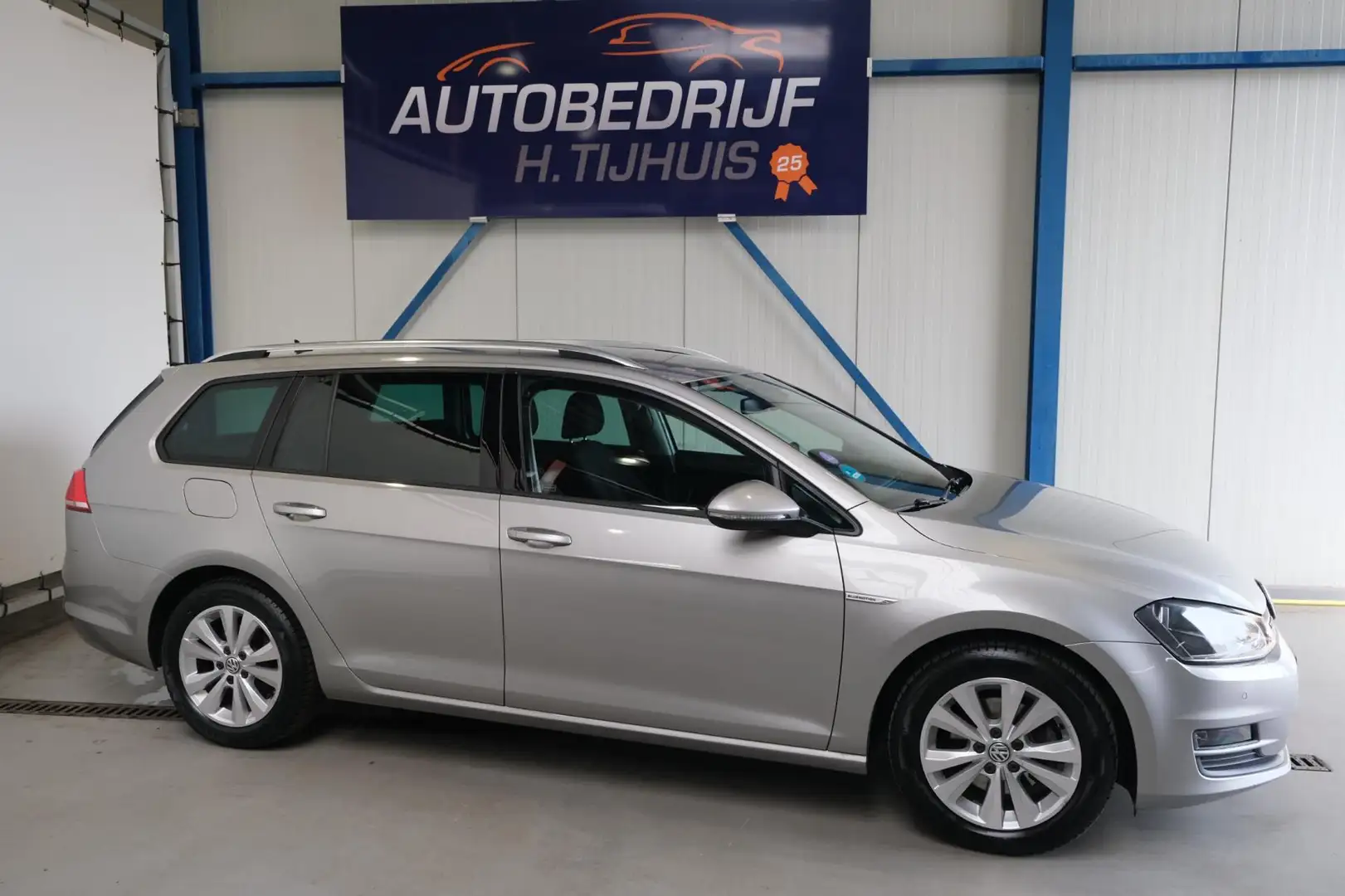 Volkswagen Golf Variant 1.0 TSI Connected Series Automaat Grijs - 2