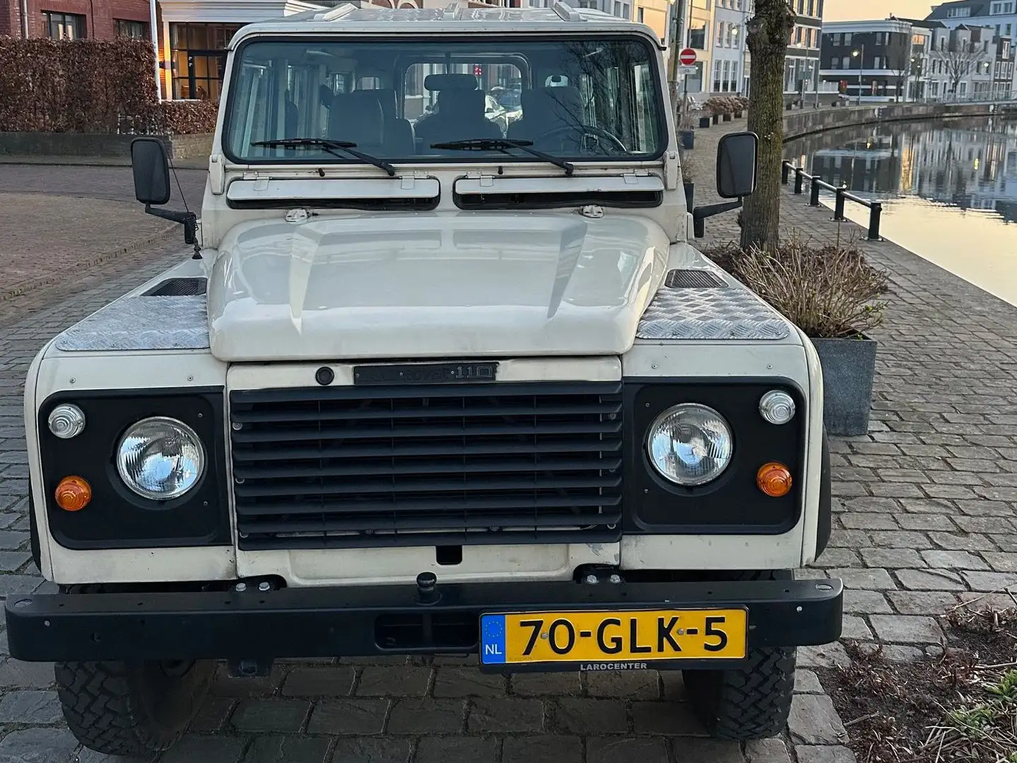 Land Rover Defender LARO 110, 3,5 l V8 uit 1983 Bílá - 2