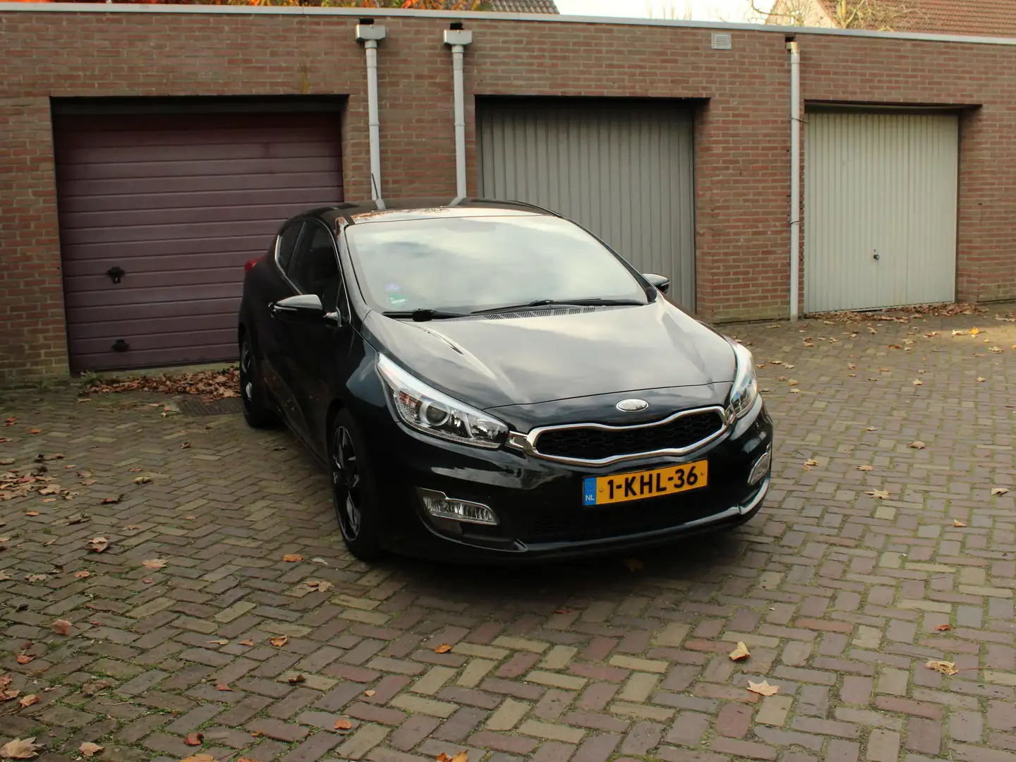 Kia ProCeed / pro_cee'd 1.6 GDI Busines Pack | Dealeronderhouden Zwart - 1