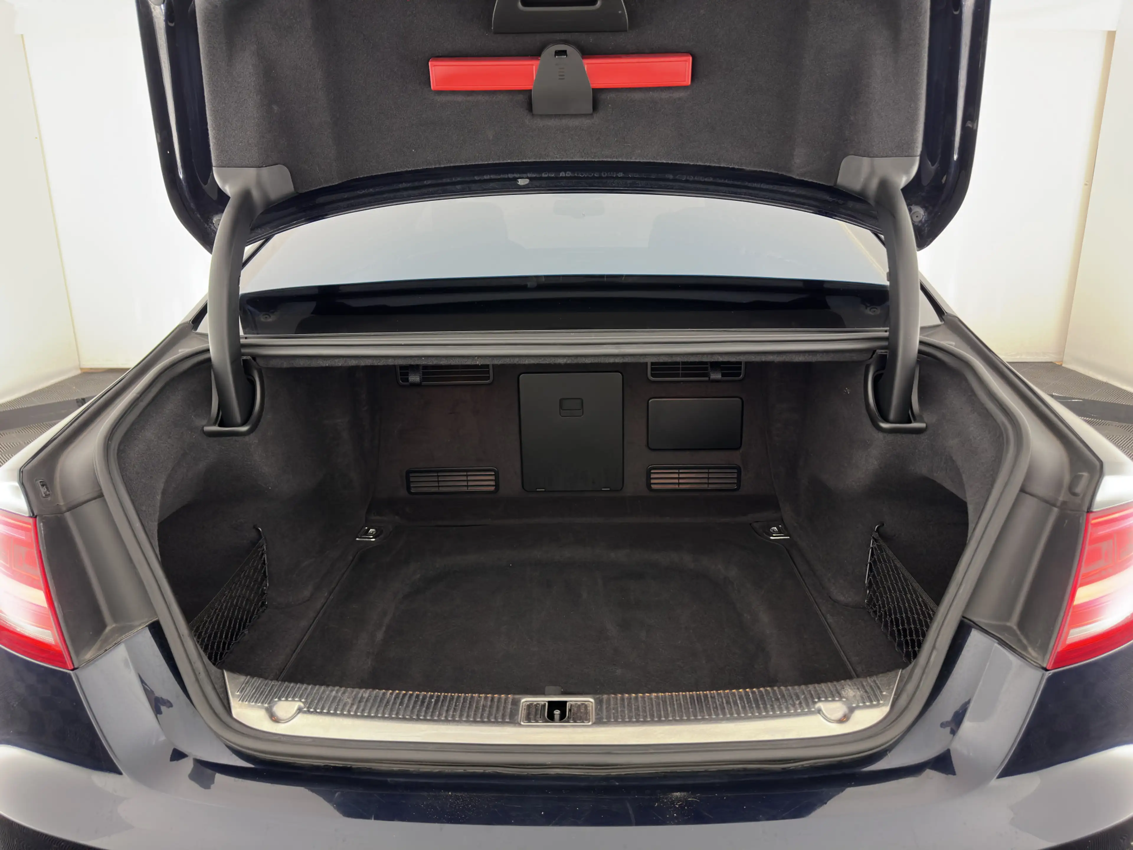 Audi A8 6.3 W12 quattro Lang Pro Line+ * Full Options * — photo 11