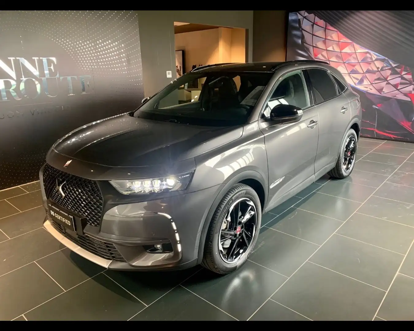 DS Automobiles DS 7 Crossback Crossback 1.6 E-TENSE Performance Line+ Grijs - 1