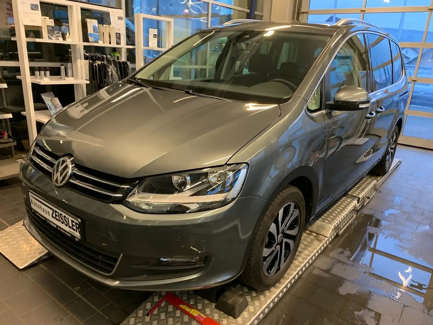 Volkswagen Sharan Start-Stopp Active (7N2) Grau - 1