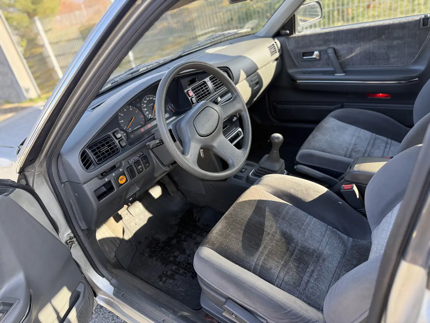 Mazda 626 626 2.2i 12V GLX Grau - 2