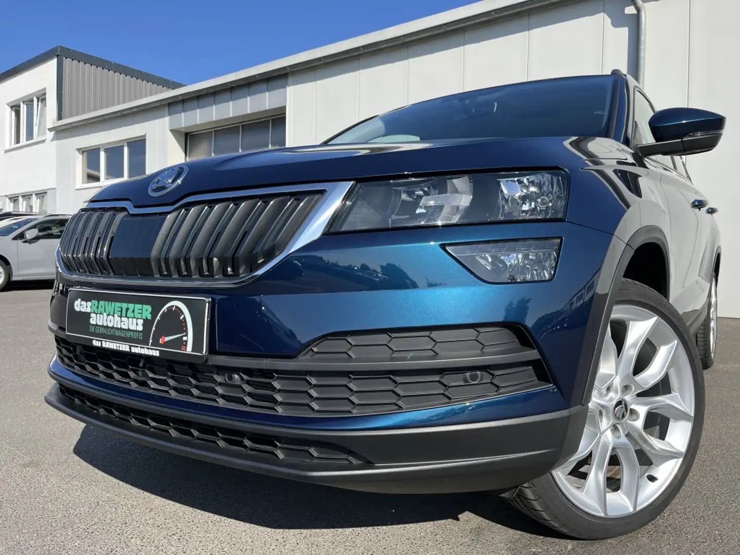 Skoda Karoq 1.5 TSI DSG Style 164€ m. 20% AHK Anzahlung DAB Blau - 1