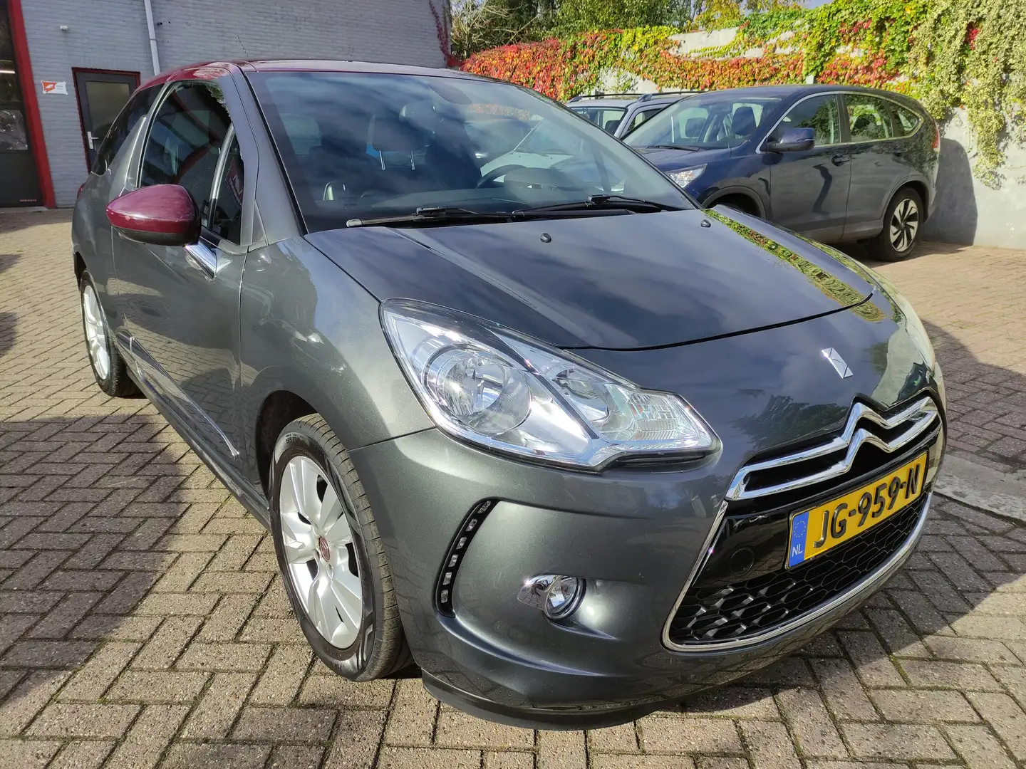 Citroen DS3 1.6 VTi 120 So Chic, Automaat Gris - 1