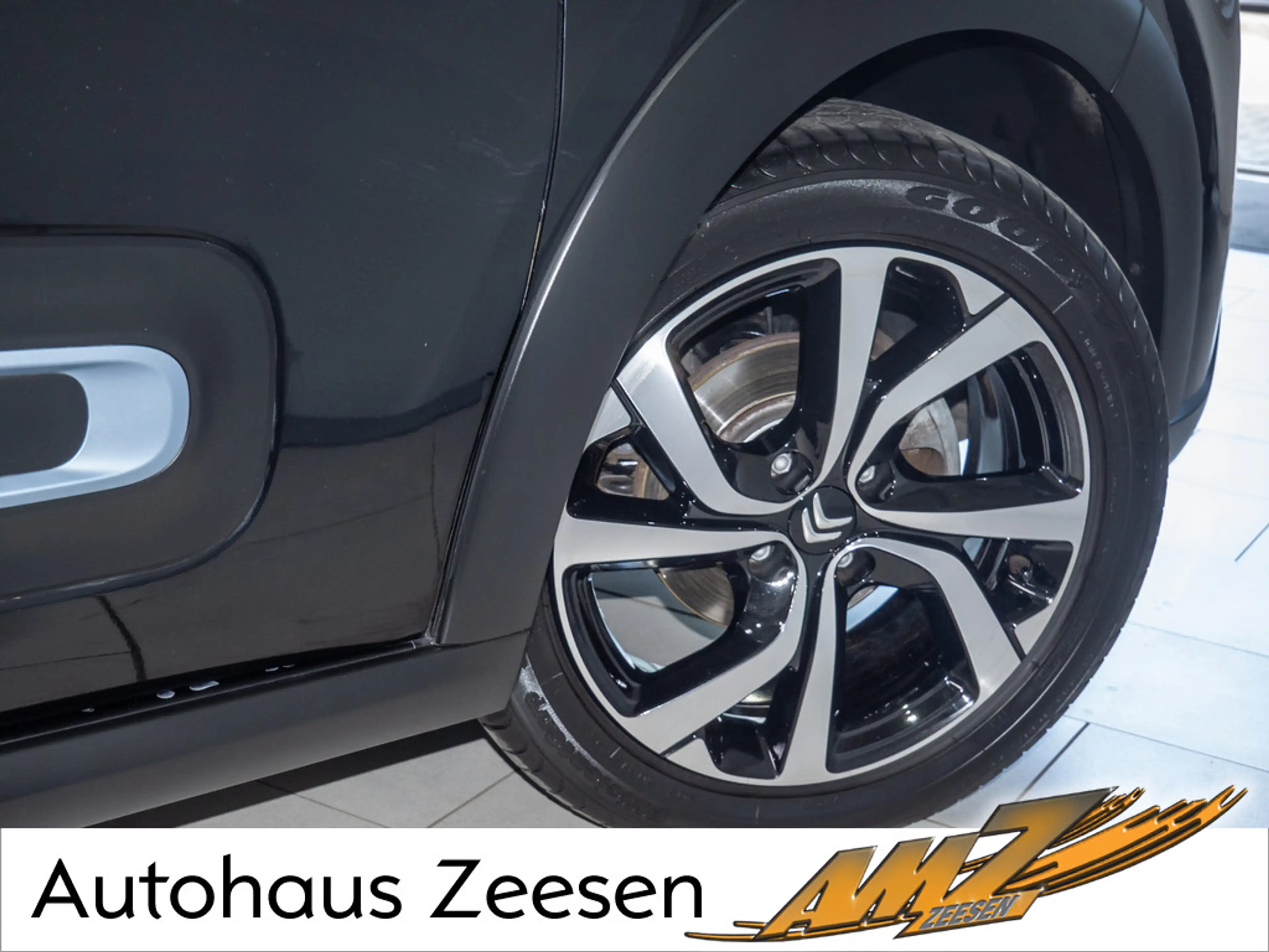 Citroen C3 PureTech 110 Elle SHZ LED NAVI KAMERA PDC — photo 5
