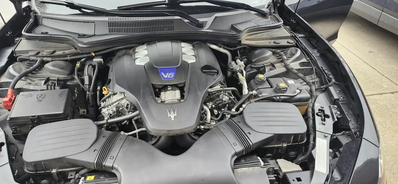 Maserati Ghibli снимка Maserati Ghibli