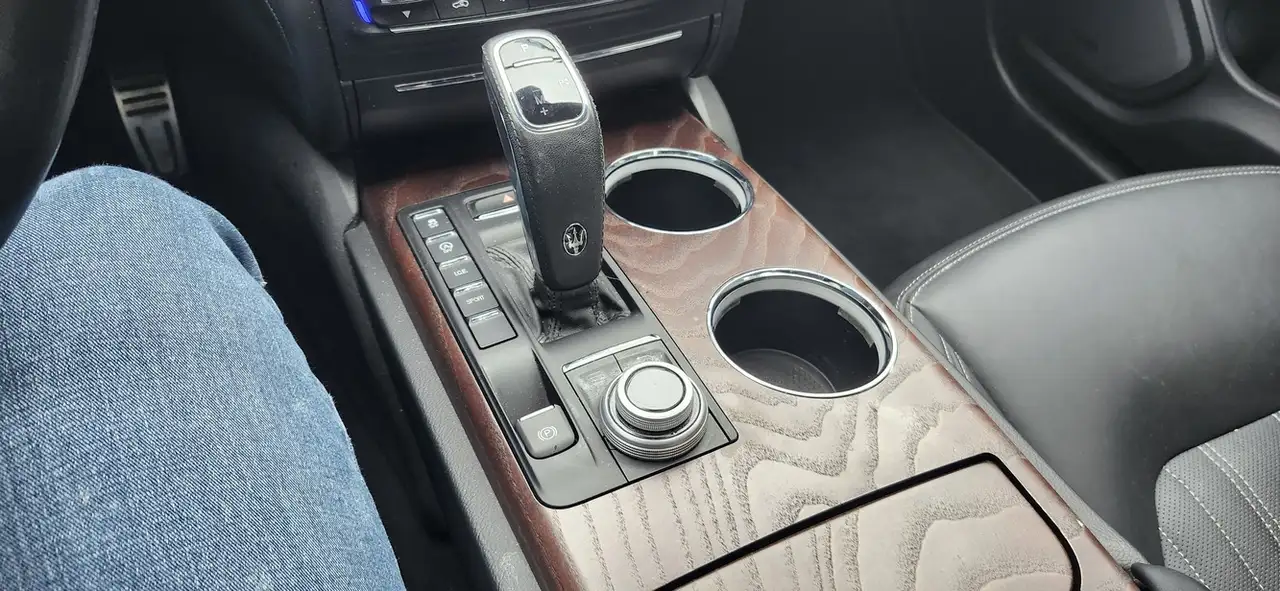 Maserati Ghibli снимка Maserati Ghibli