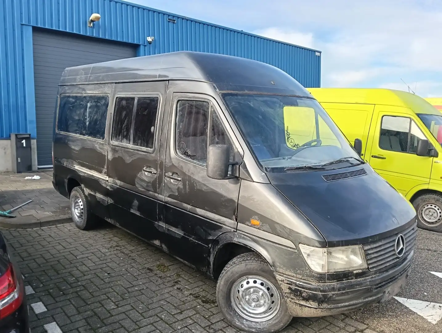 Mercedes-Benz Sprinter 208D - 1
