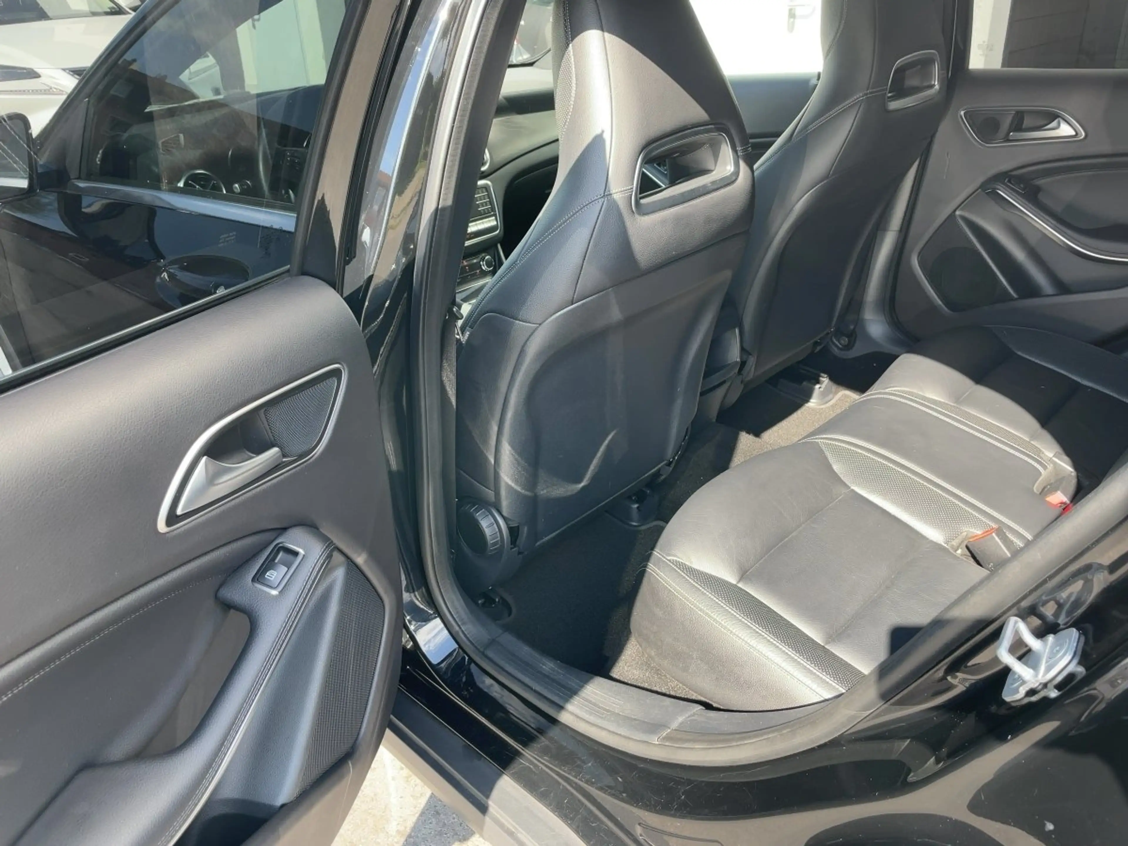 Mercedes-Benz GLA 250 4Matic  Urban Standheizung — photo 9