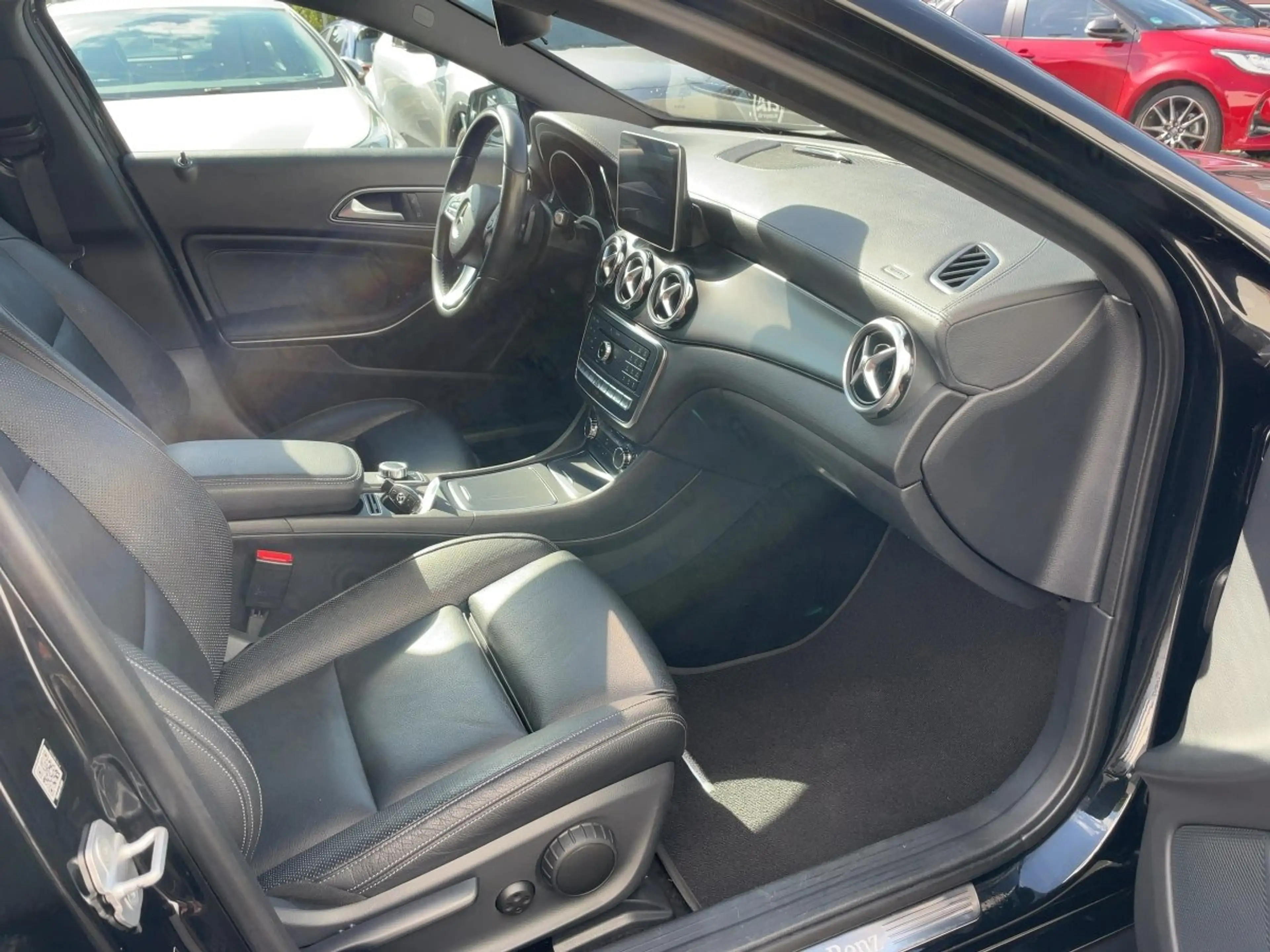 Mercedes-Benz GLA 250 4Matic  Urban Standheizung — photo 14