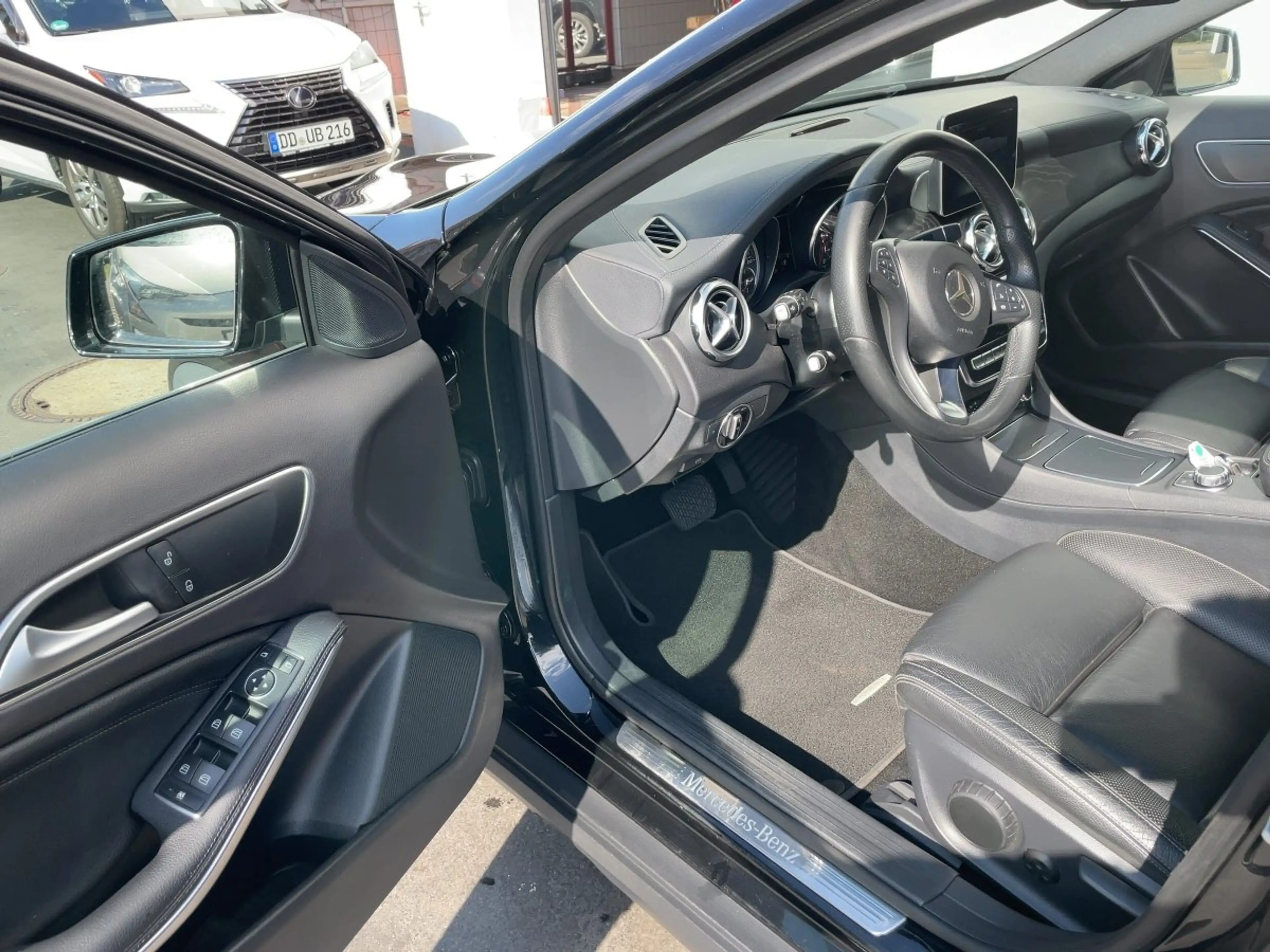 Mercedes-Benz GLA 250 4Matic  Urban Standheizung — photo 8