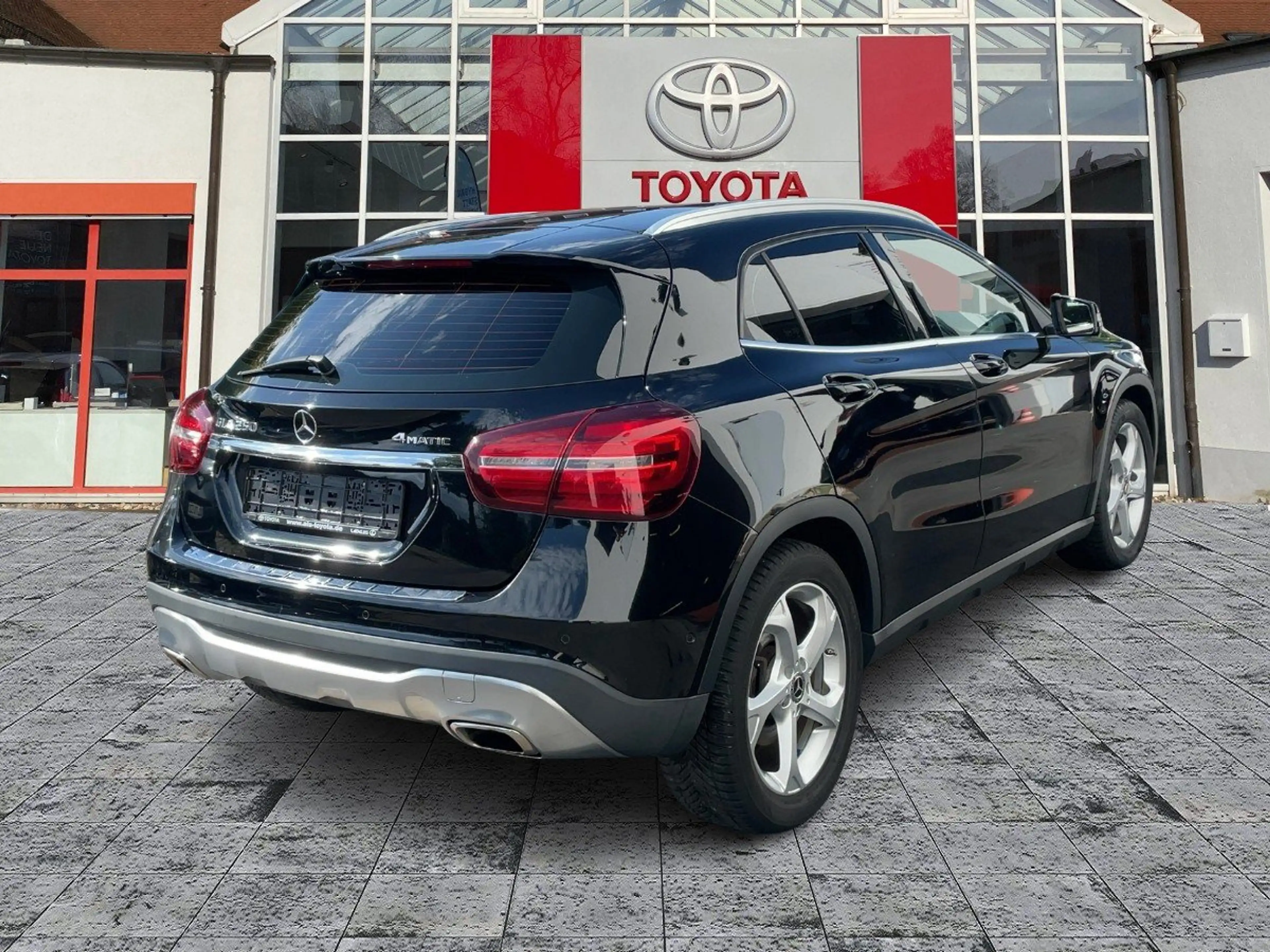 Mercedes-Benz GLA 250 4Matic  Urban Standheizung — photo 5