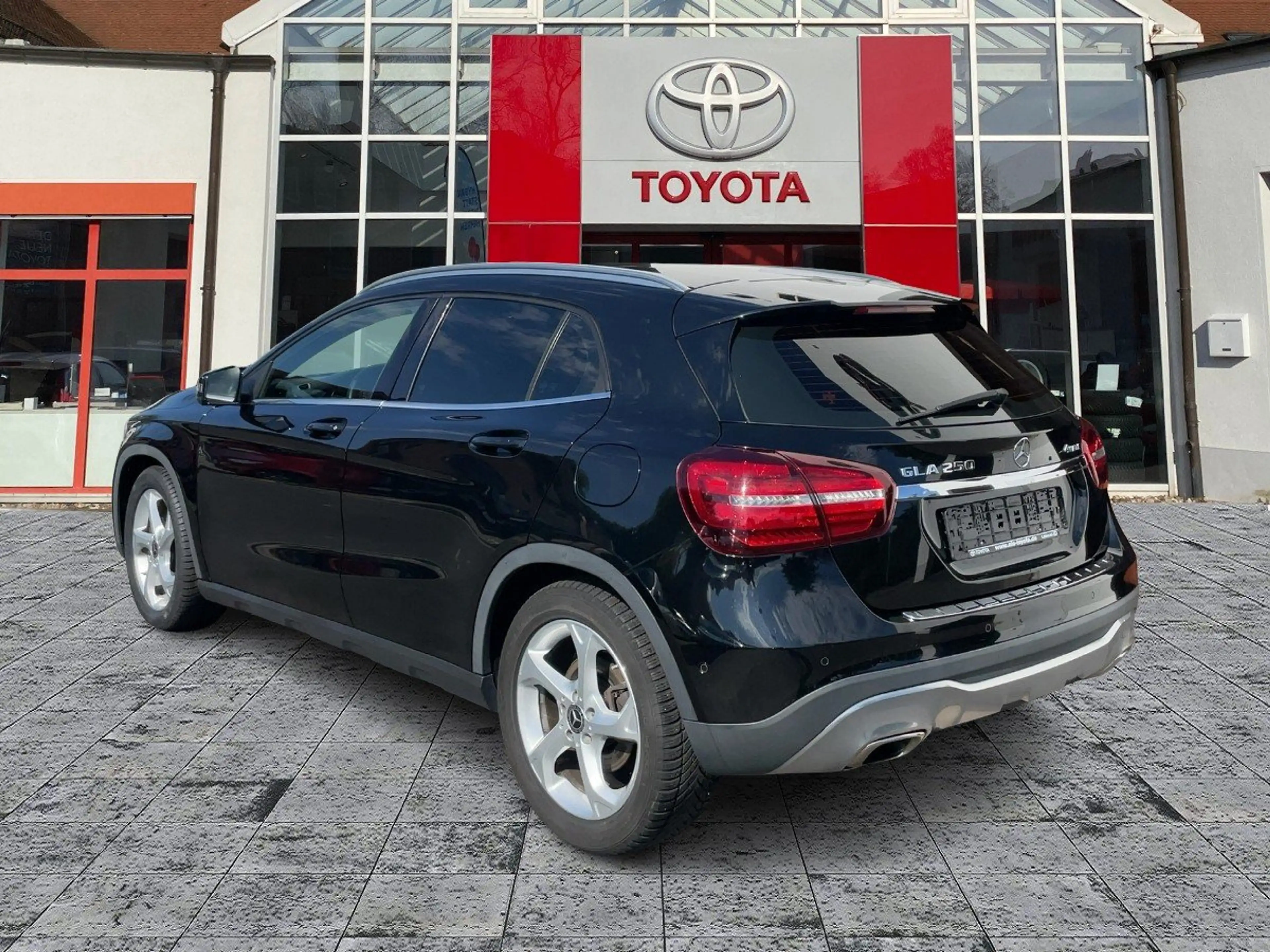Mercedes-Benz GLA 250 4Matic  Urban Standheizung — photo 4