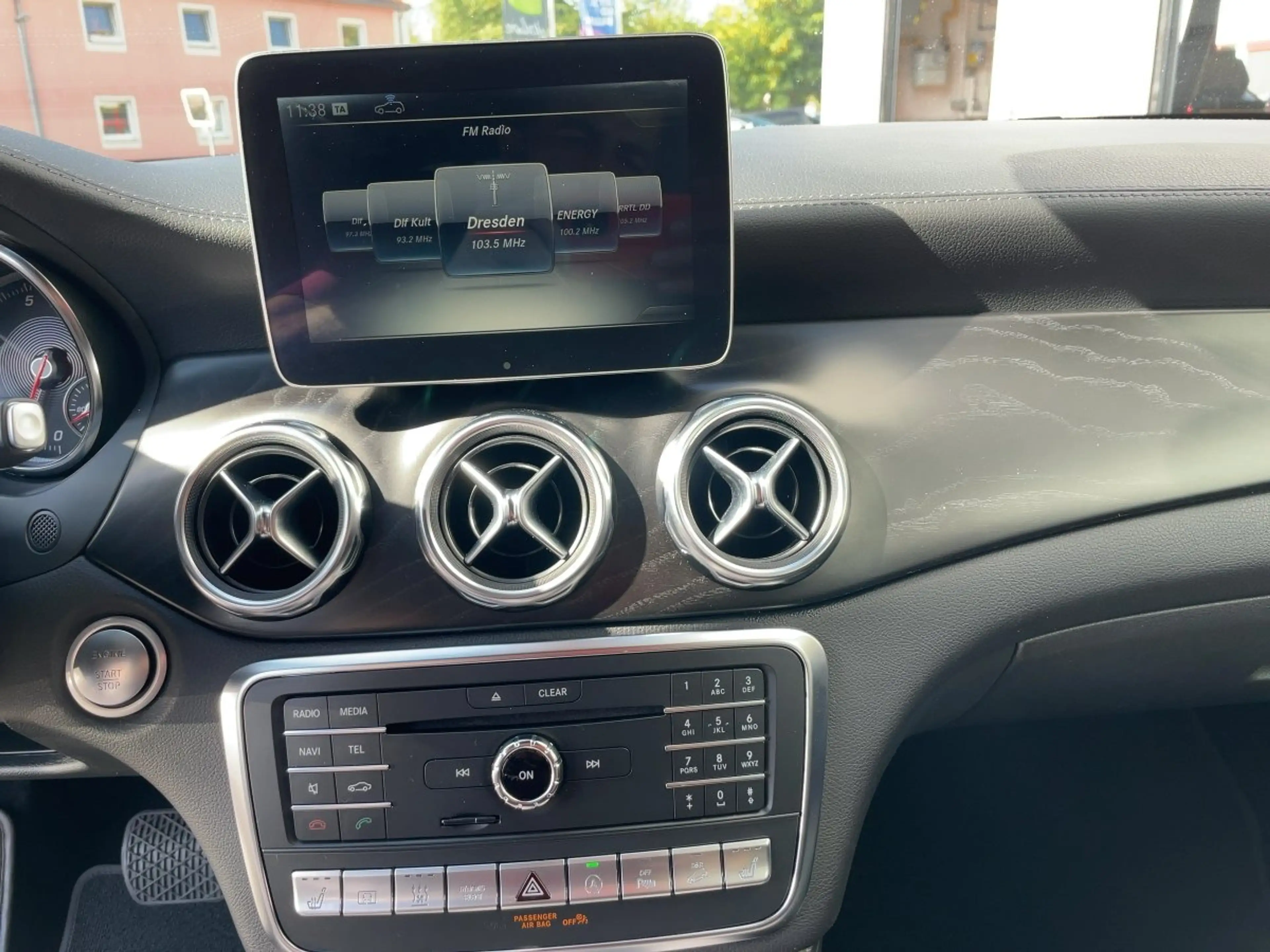 Mercedes-Benz GLA 250 4Matic  Urban Standheizung — photo 12