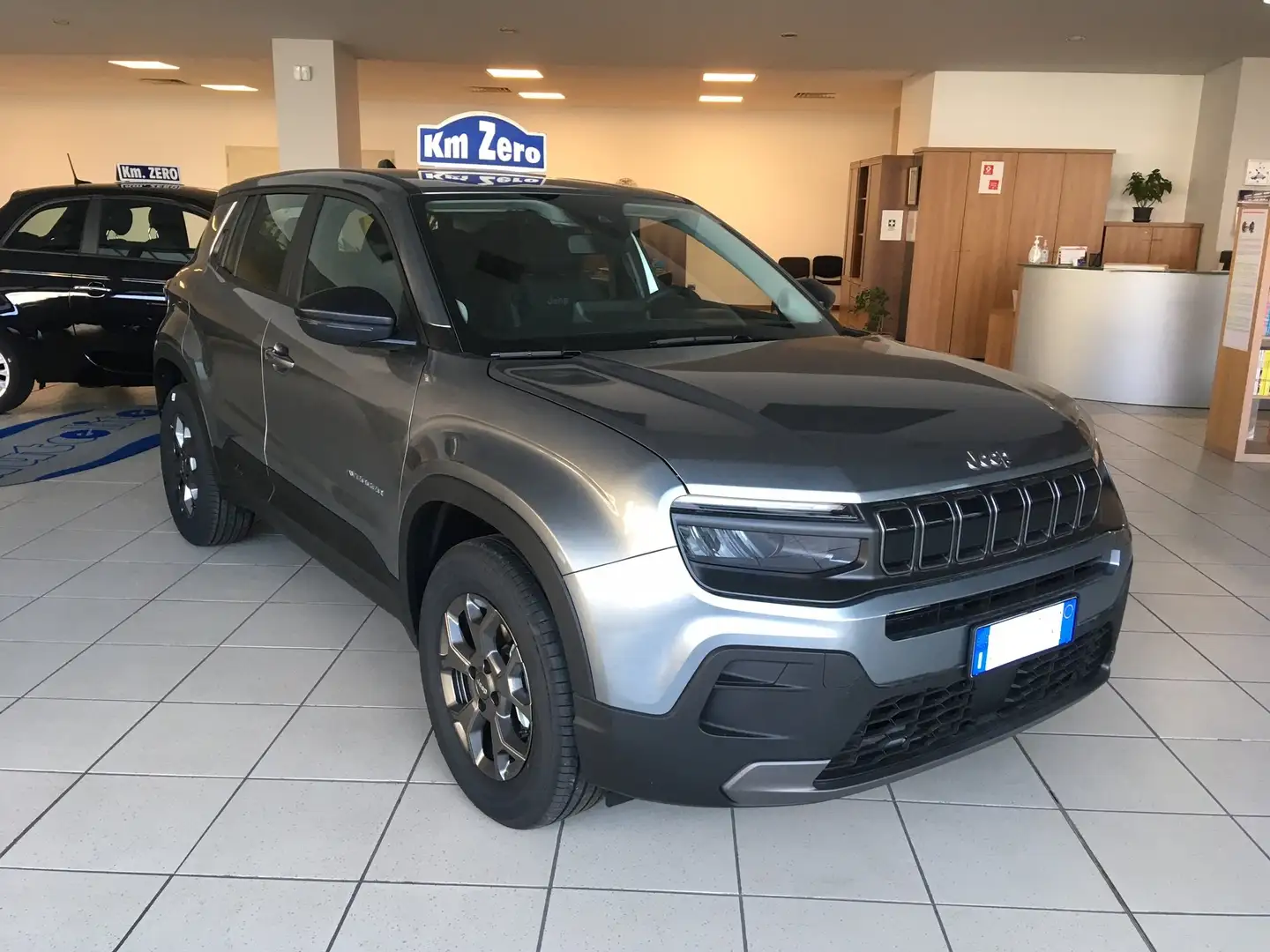Jeep Avenger Avenger 1.2 turbo Longitude fwd 100cv Gris - 1
