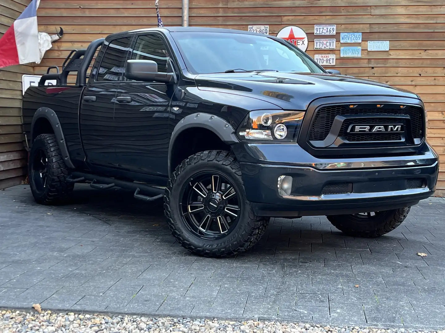 Dodge RAM 1500 OFFROAD 5,7L LPG 6S. Rollbar AHK Grau - 2