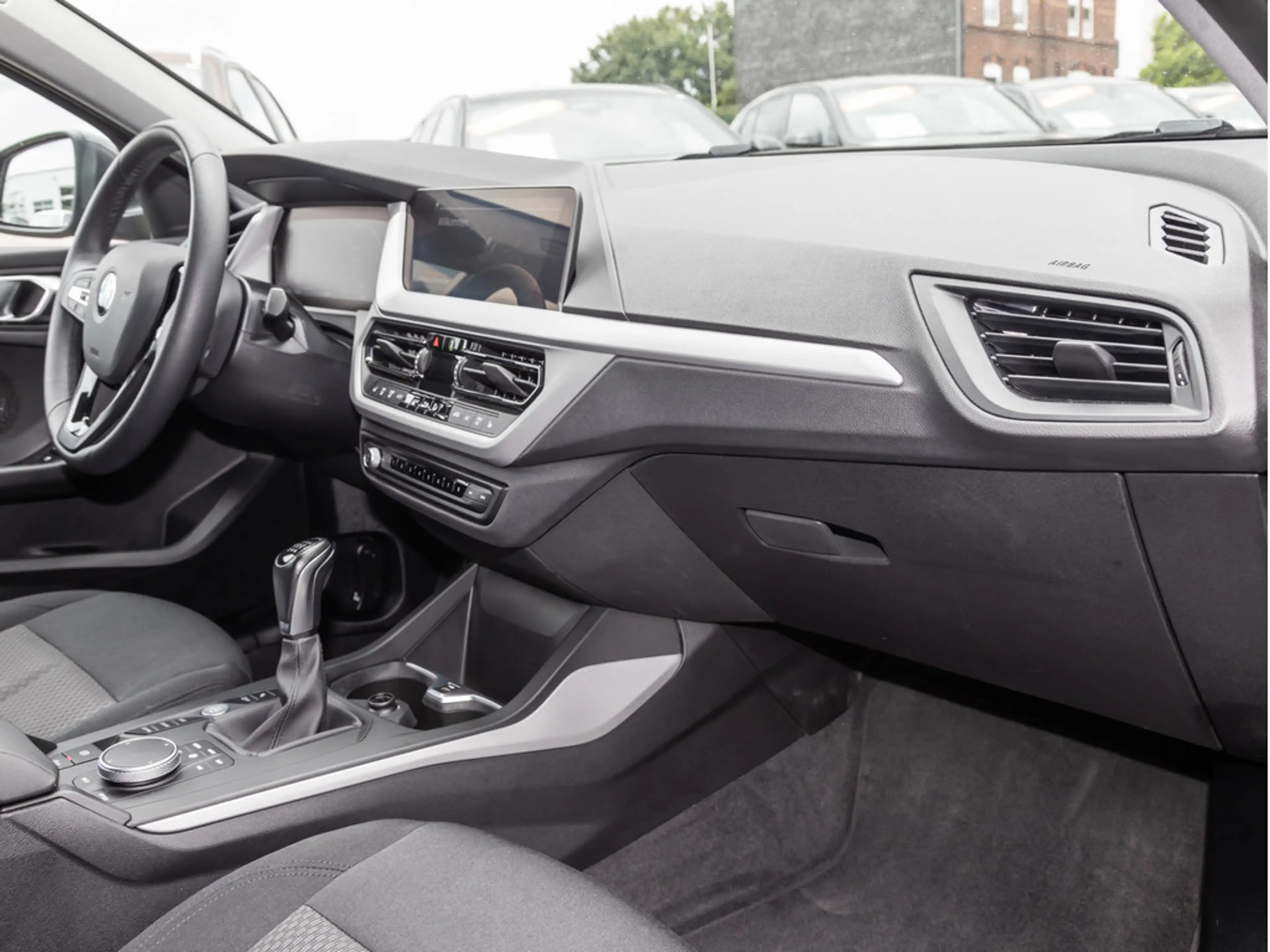 BMW 118 i Advantage LED W-LAN NAVI SHZ PDC KLIMA — photo 8