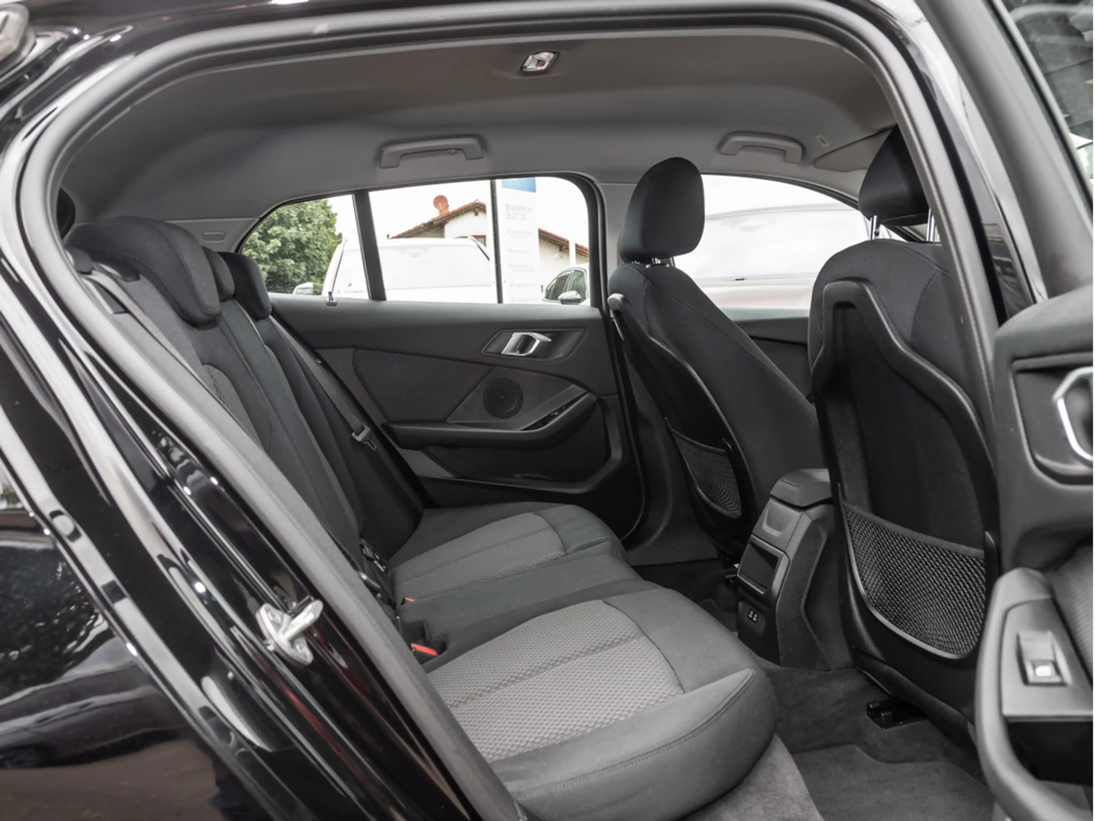 BMW 118 i Advantage LED W-LAN NAVI SHZ PDC KLIMA — photo 9