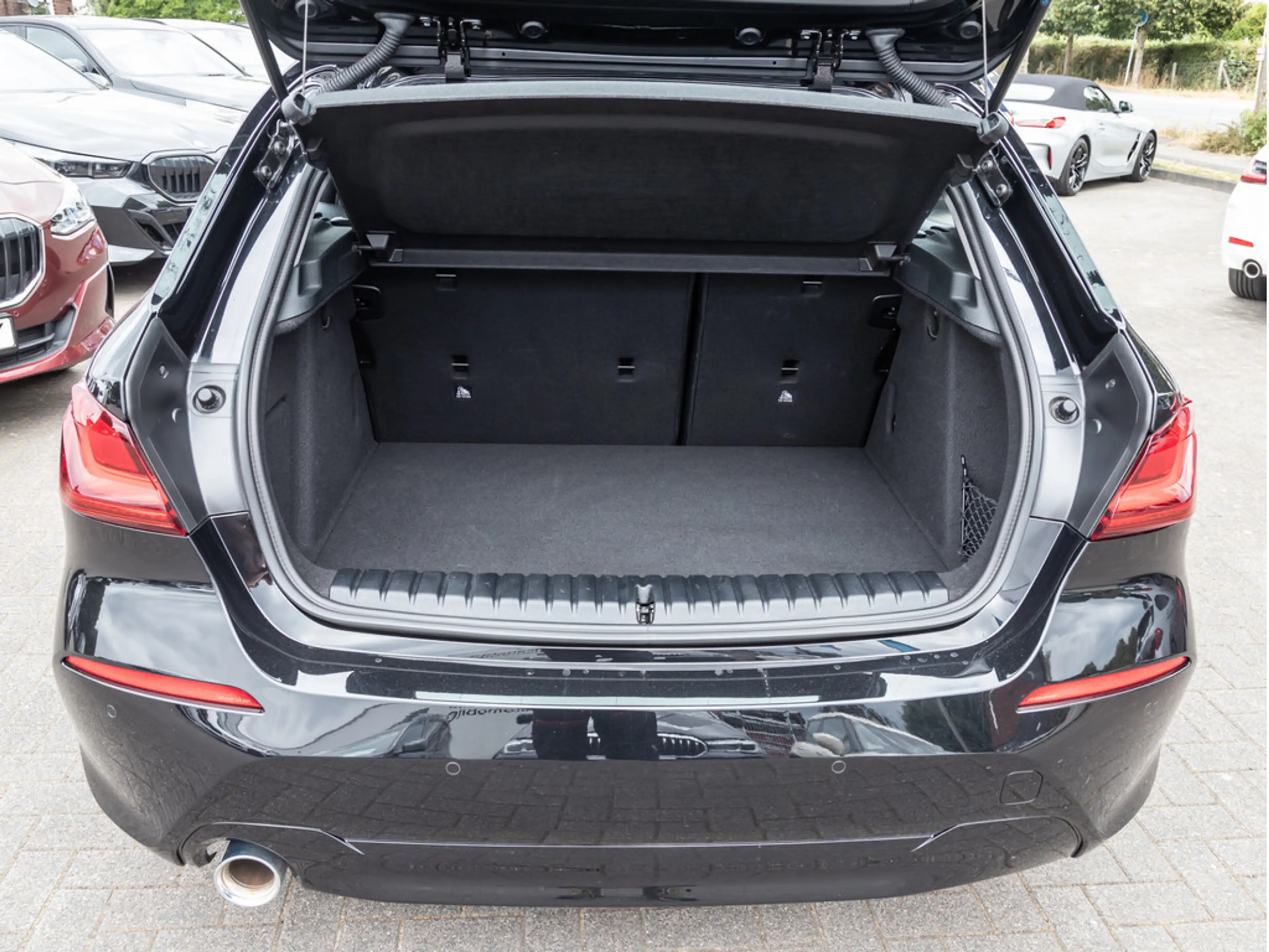 BMW 118 i Advantage LED W-LAN NAVI SHZ PDC KLIMA — photo 11