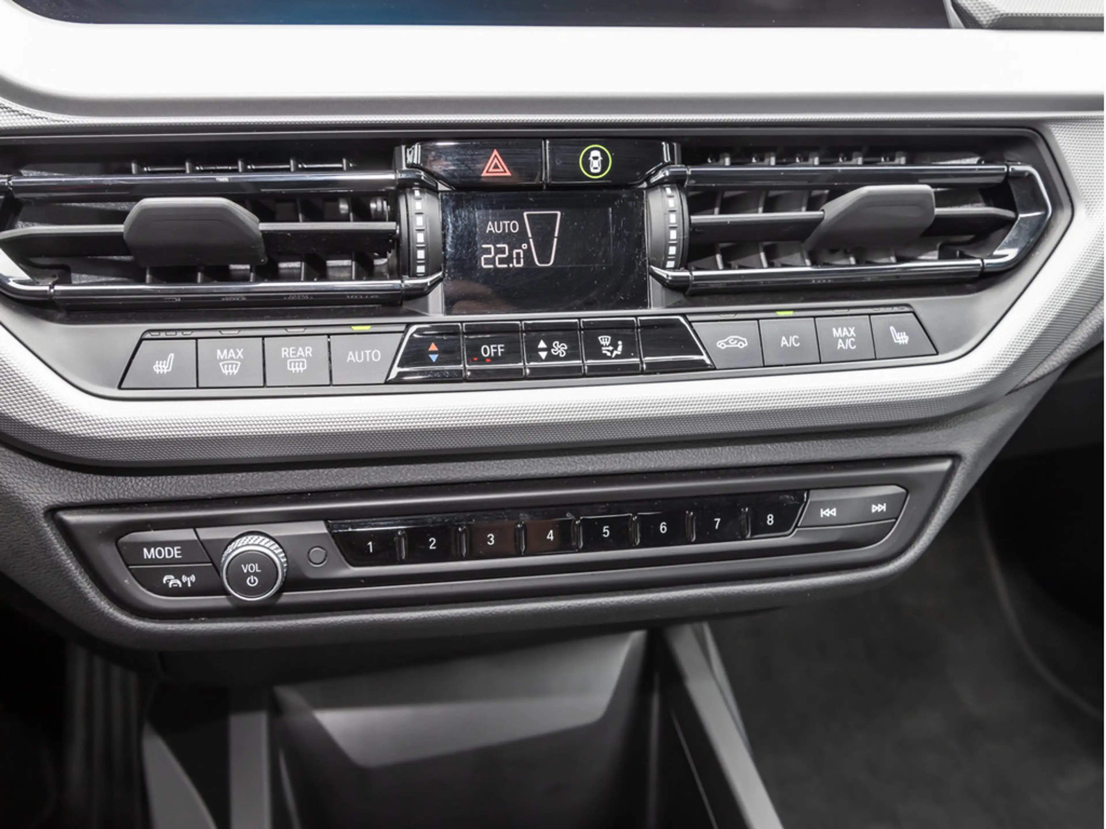 BMW 118 i Advantage LED W-LAN NAVI SHZ PDC KLIMA — photo 15