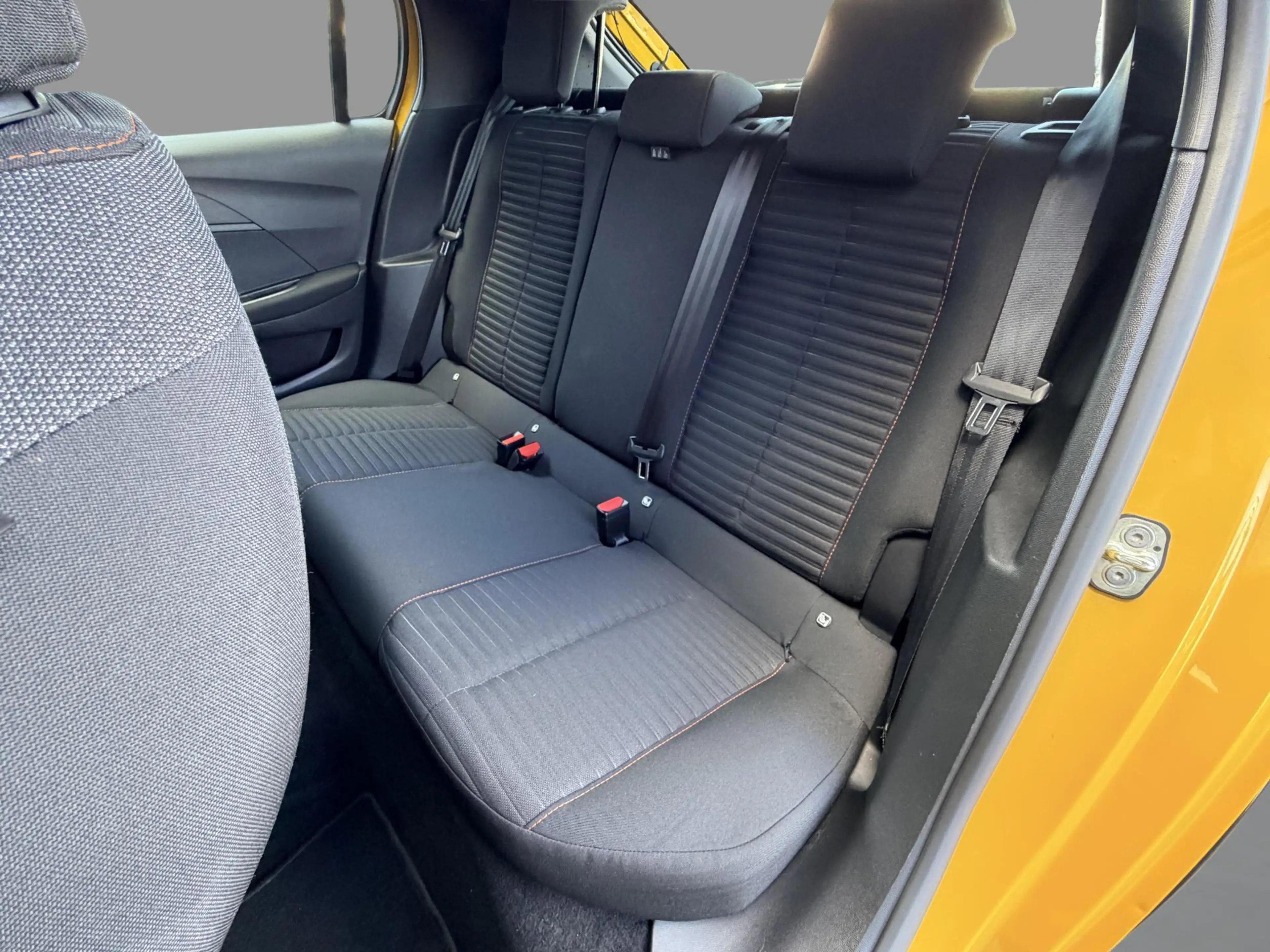 Peugeot e-208 EV Active 50 kWh Black Package SOH 92,5% / Warmtep — photo 9