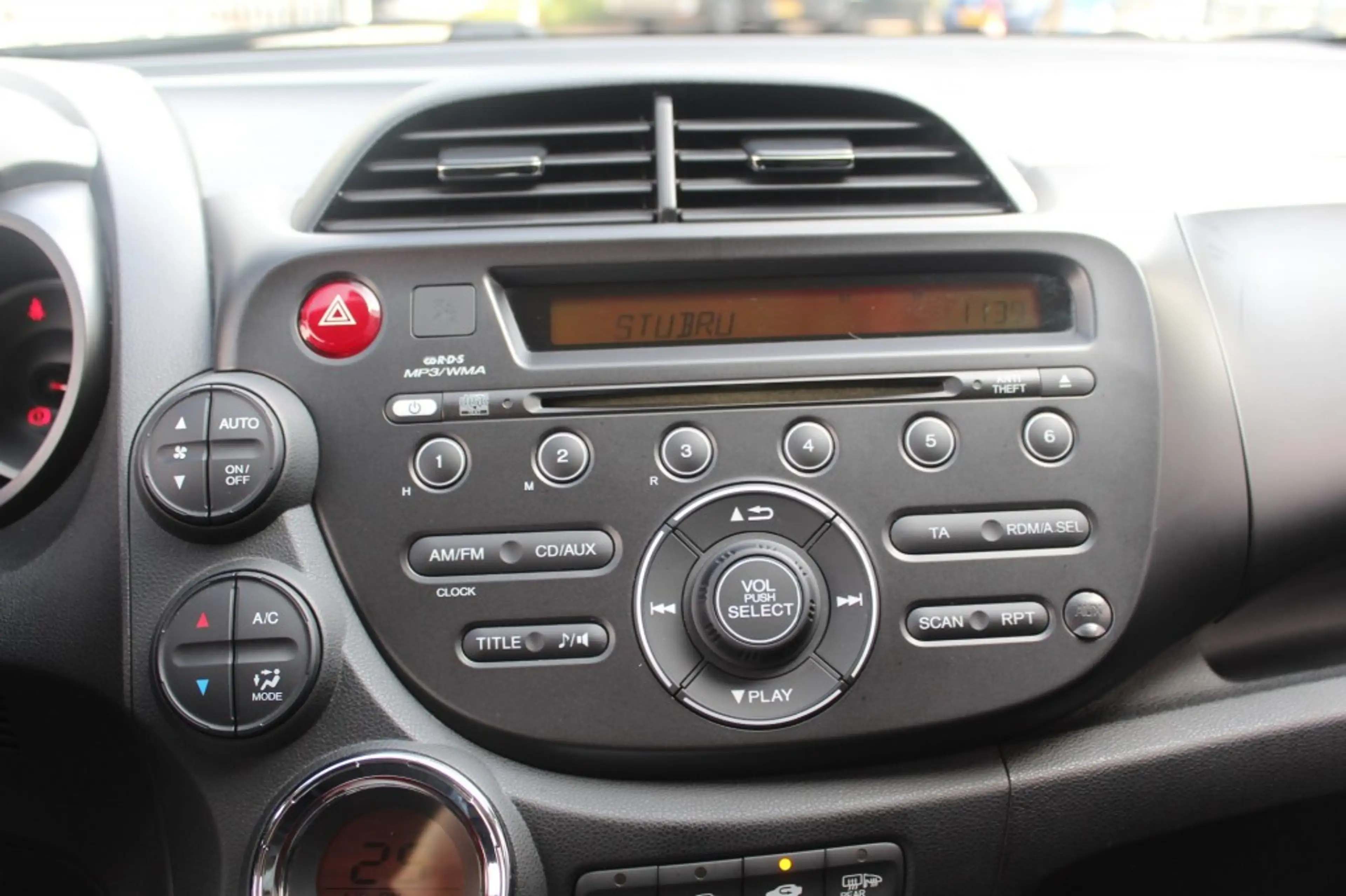Honda Jazz 1.4 COMFORT/ Airco/ 5 drs / netto auto!! — photo 23