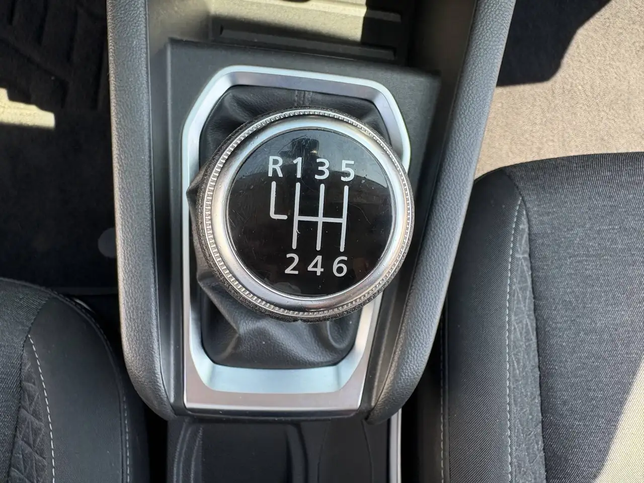 Renault Clio Citadine 3 portes — photo 16
