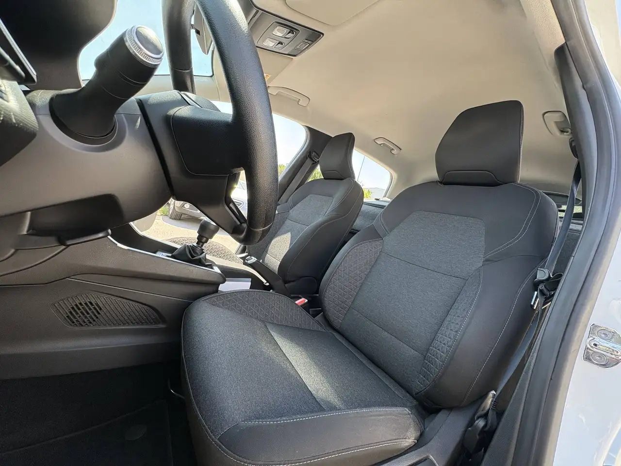 Renault Clio Citadine 3 portes — photo 11