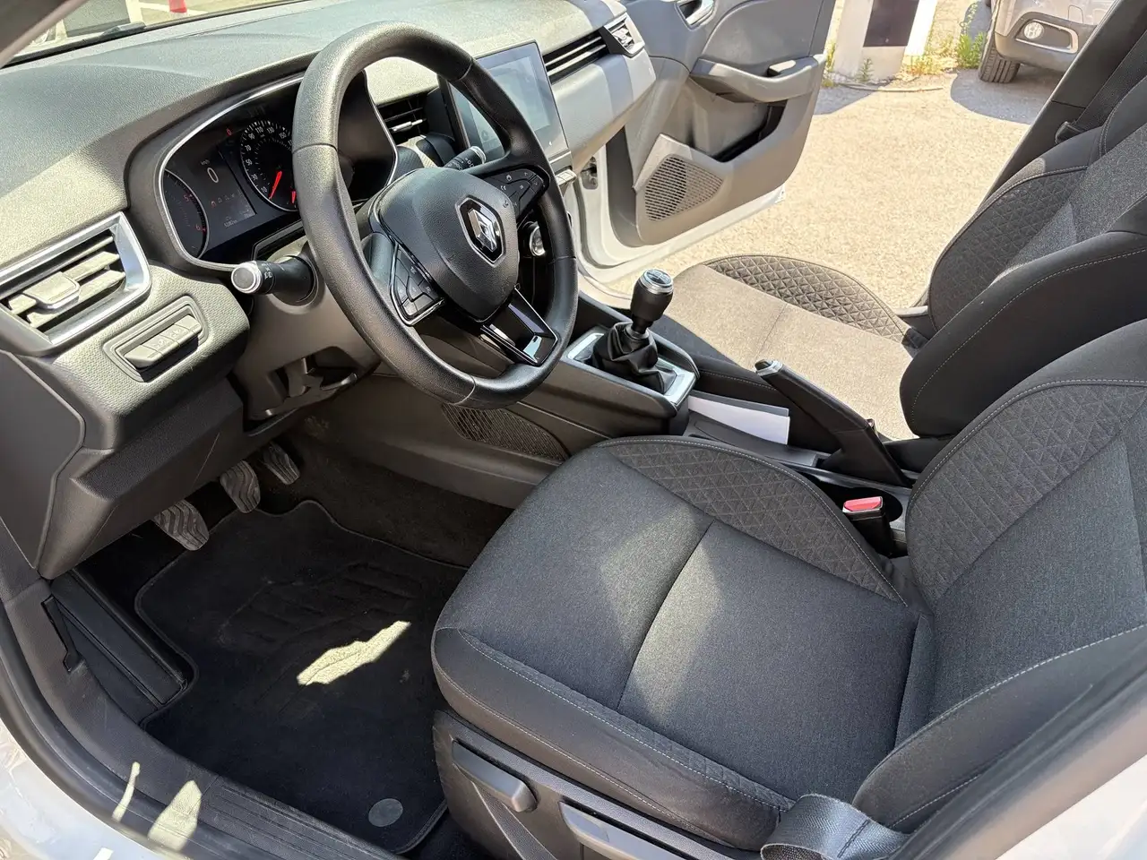 Renault Clio Citadine 3 portes — photo 10