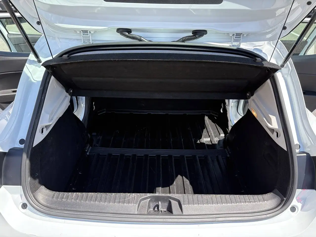 Renault Clio Citadine 3 portes — photo 8