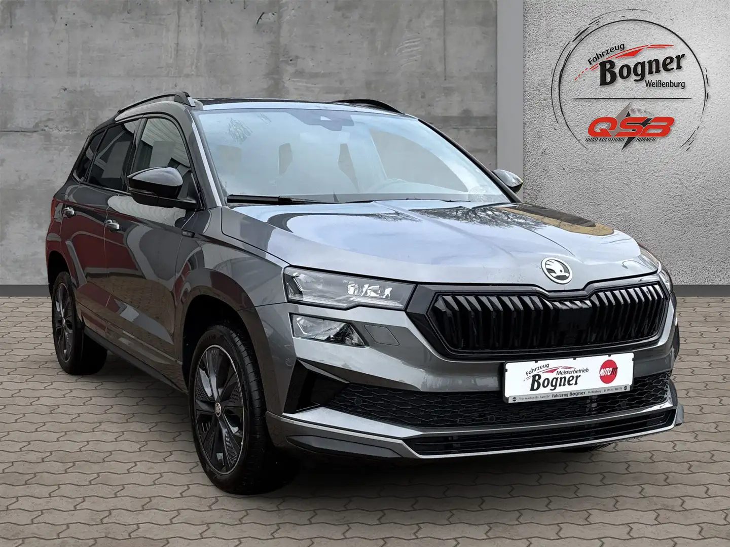 Skoda Karoq Sportline 1.5 TSI DSG AHK Pano Navi ACC Kamera Grau - 2