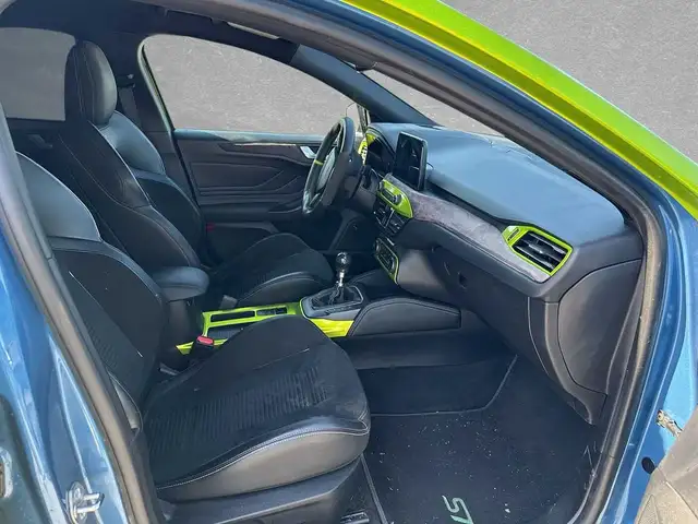 Ford Focus view 3