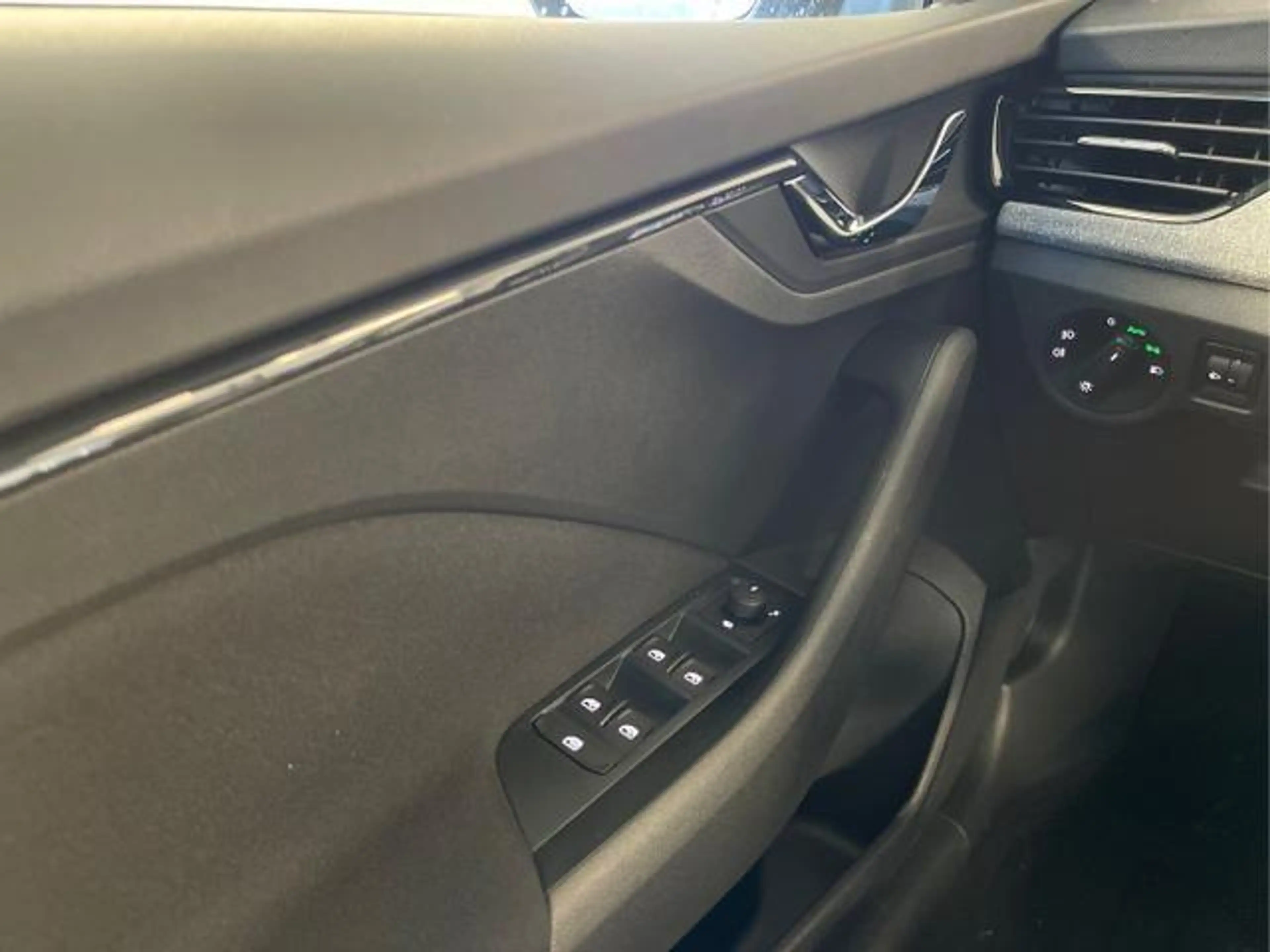 Skoda Kamiq Selection 115PS DSG AHK+Kamera+Kessy+PDC+Winterpak — photo 9