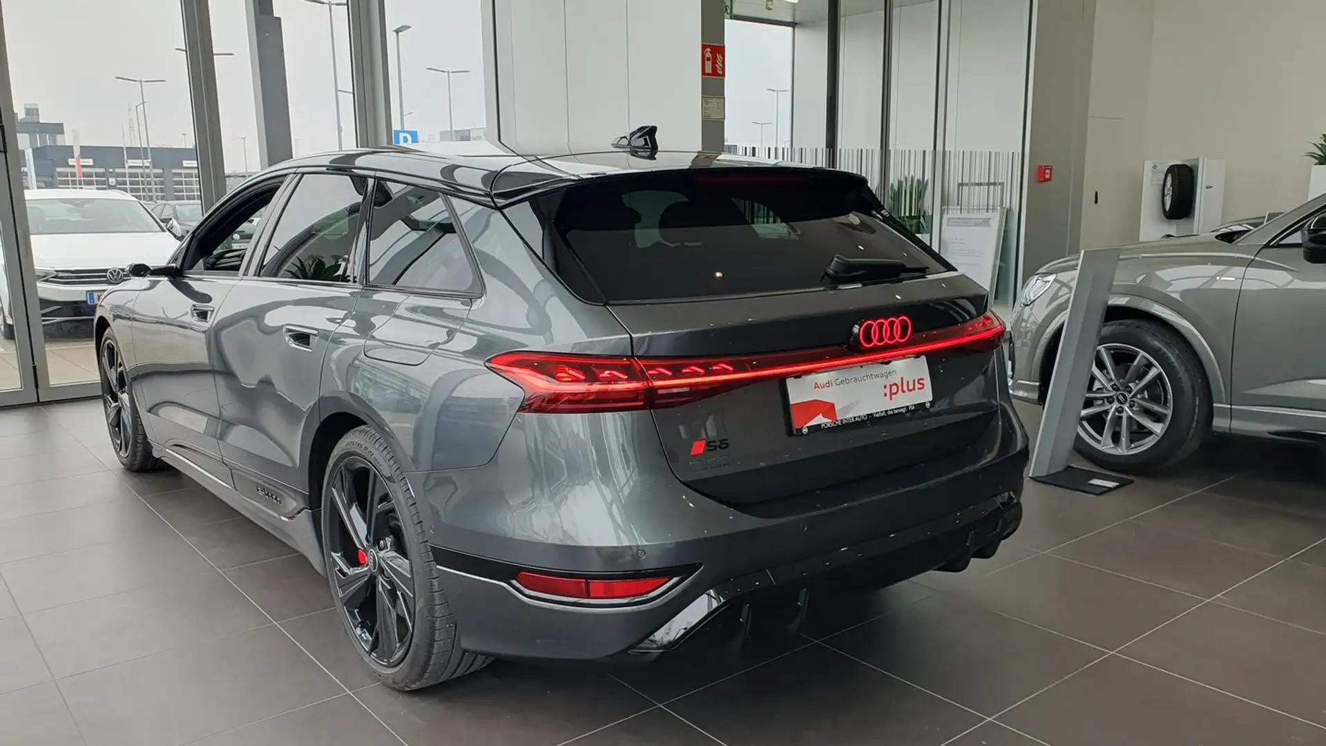 Audi S6 e-tron Grau - 2