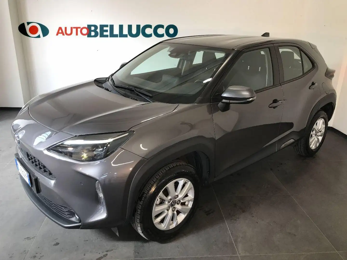 Toyota Yaris Cross 1.5 Hybrid 5p. E-CVT Active Gris - 1