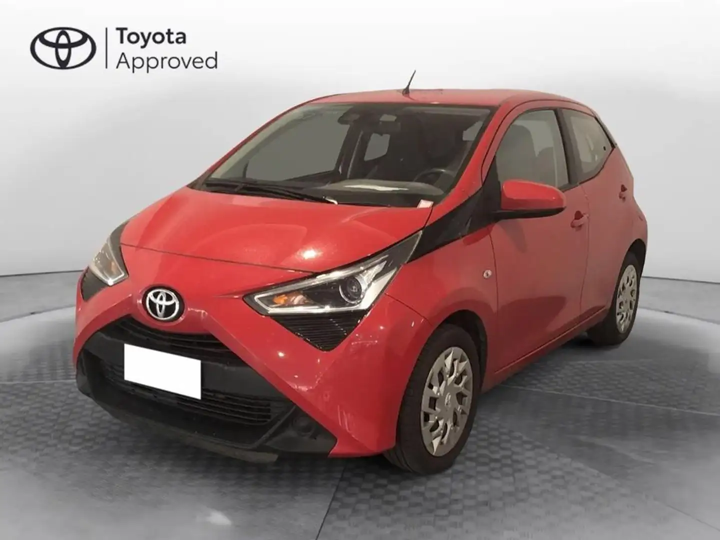 Toyota Aygo 5p 1.0 x-play 72cv Rosso - 1