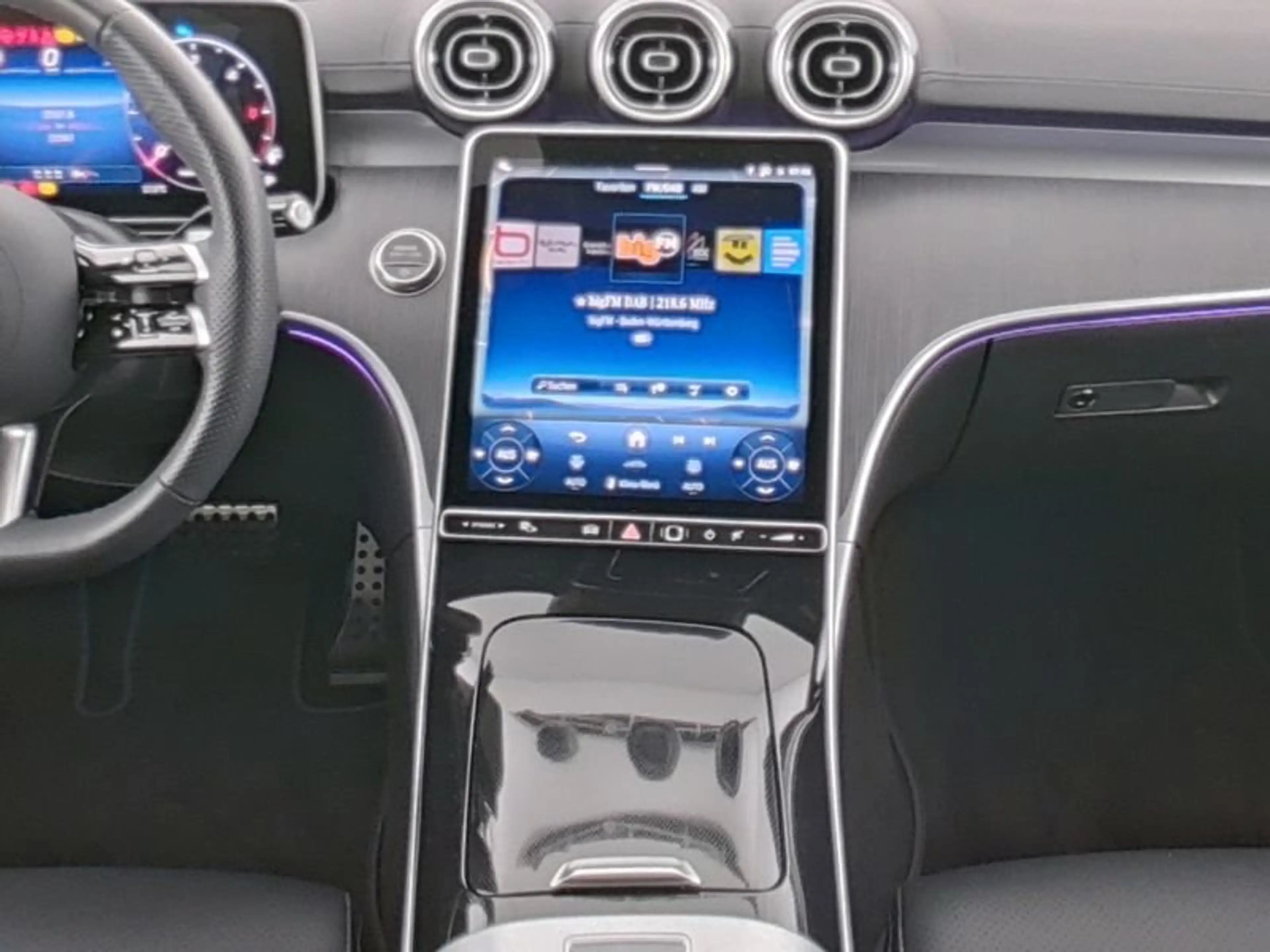 Mercedes-Benz C 300 C300d T AMG Prem+ DISTRO Sitzklim AHK Pano MAGNO — photo 8